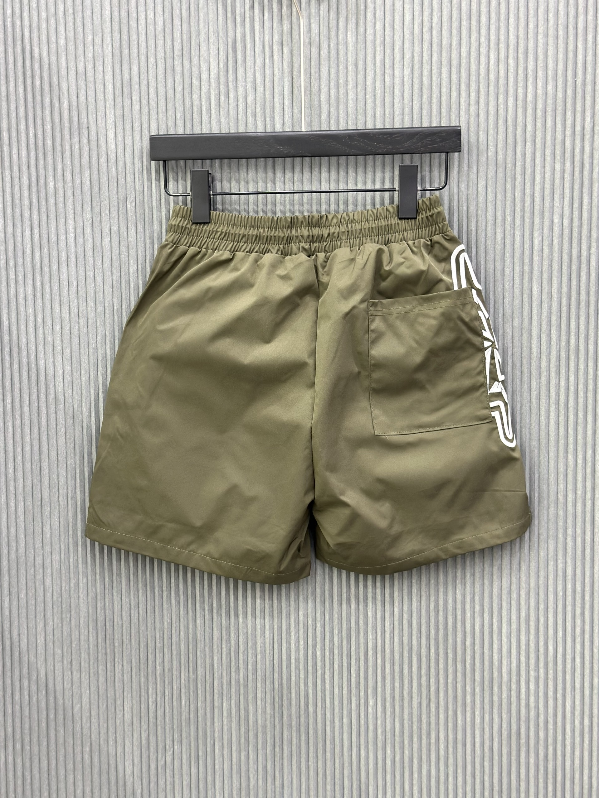 Quần short gió Xanh rêu logo Trắng check dây Vàng Like Auth VTN