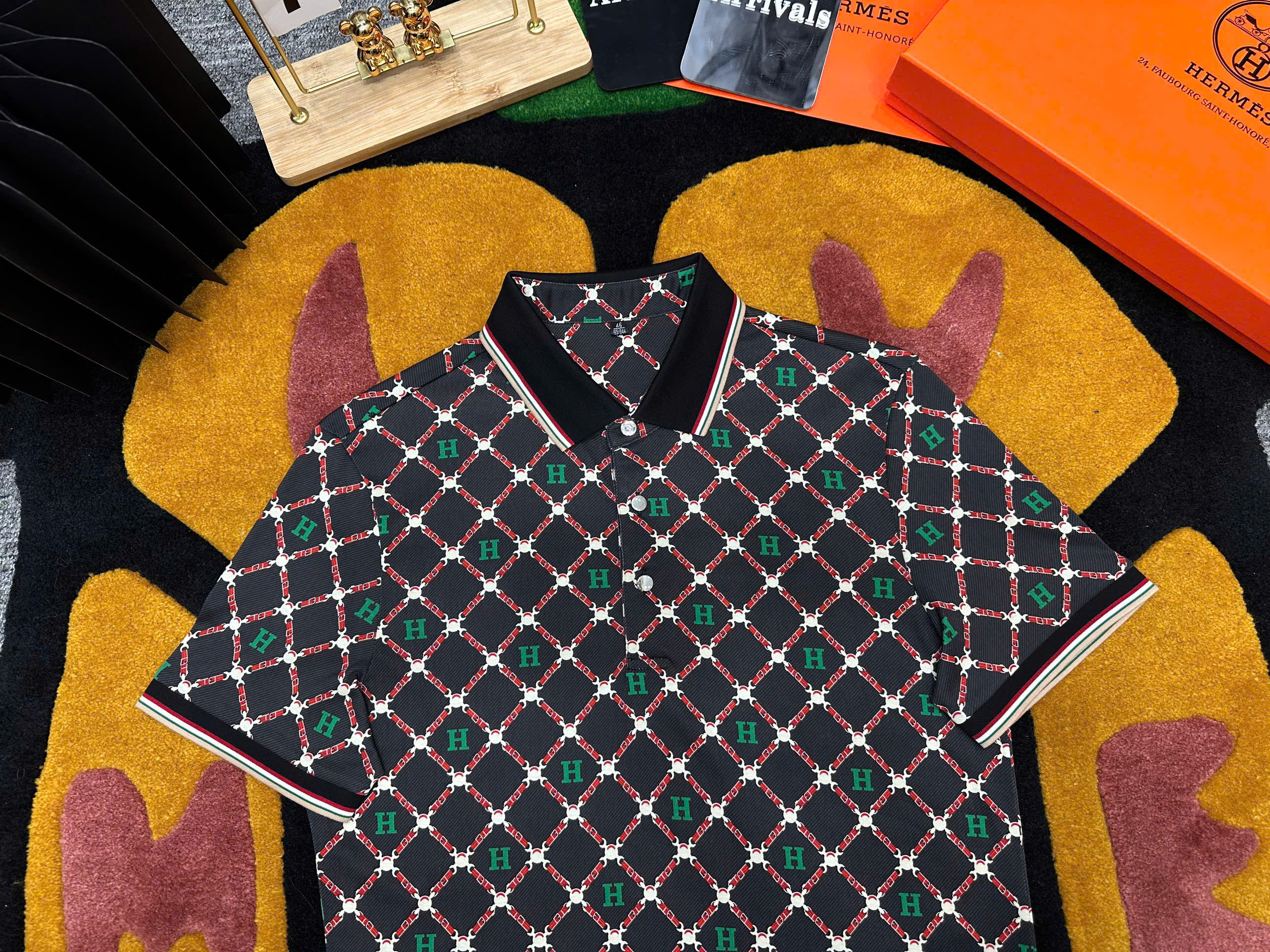 Áo polo Hermes HM Đen họa tiết logo chữ Xanh kẻ sọc Đỏ  Like Auth MK