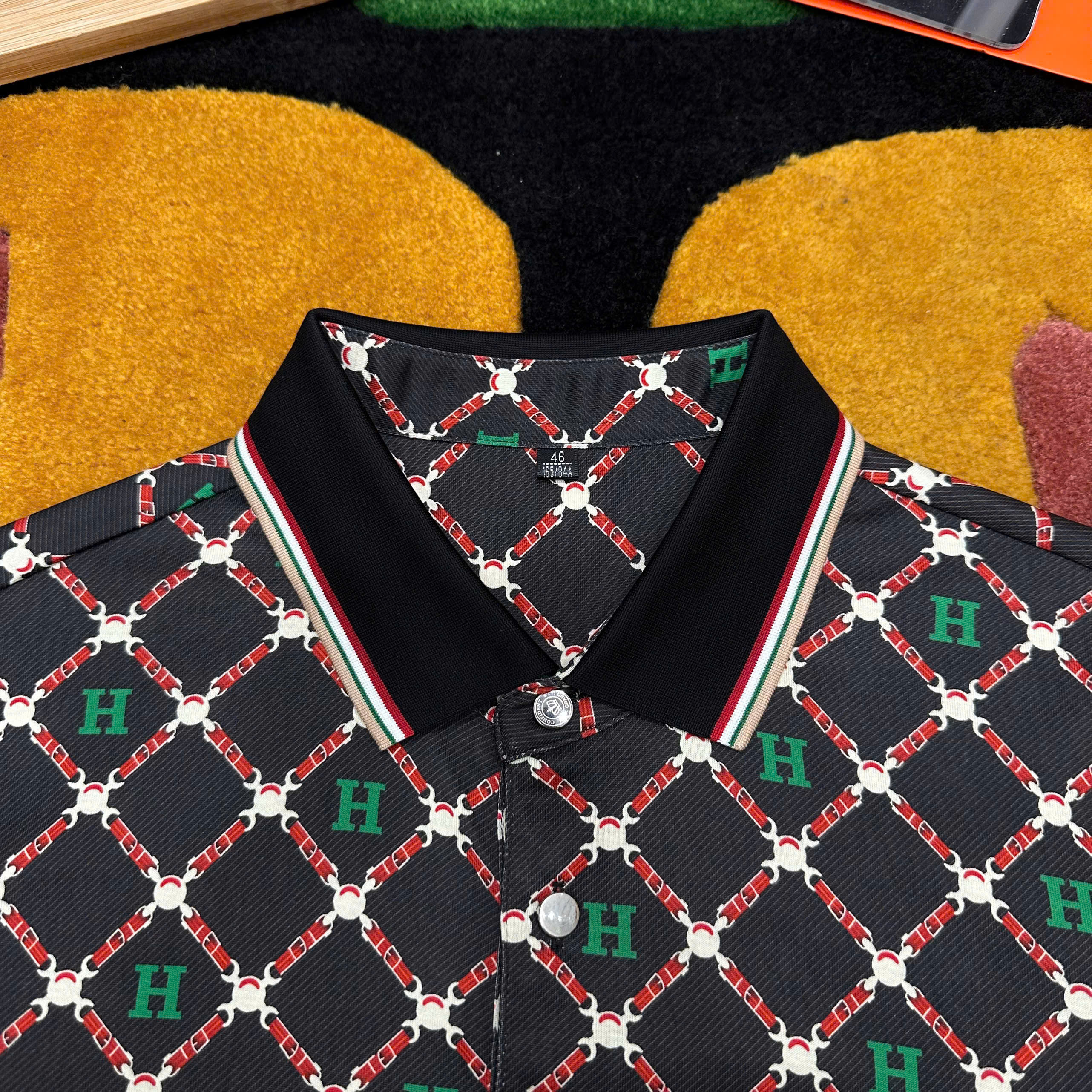 Áo polo Hermes HM Đen họa tiết logo chữ Xanh kẻ sọc Đỏ  Like Auth MK