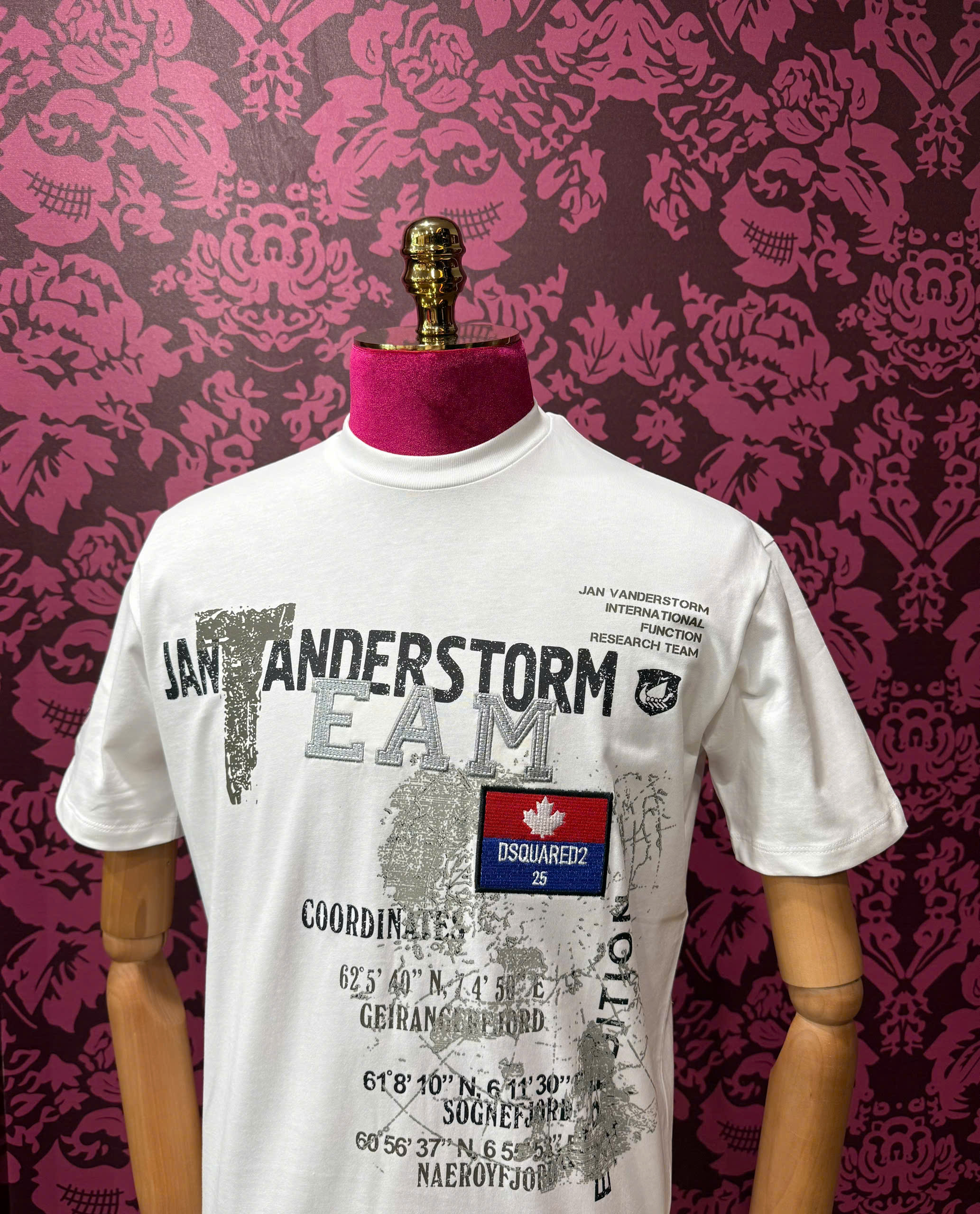 Áo phông T-shirt Dsquared2 DSQ2 họa tiết logo thêu Like Auth CD