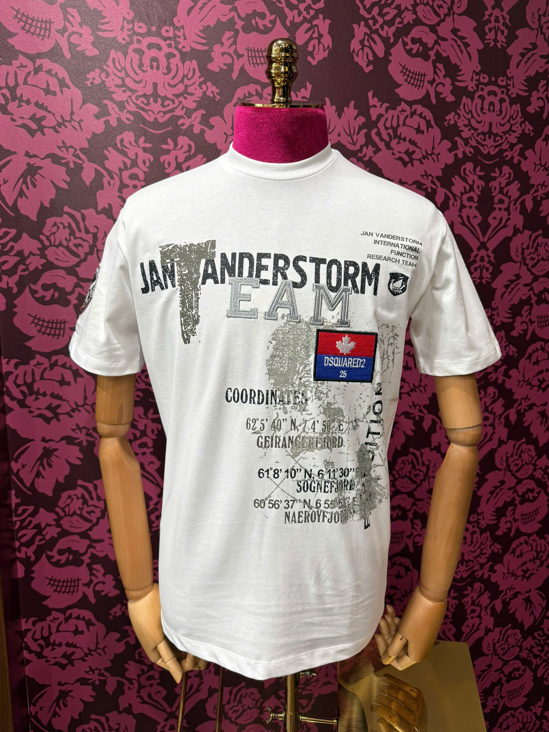 Áo phông T-shirt Dsquared2 DSQ2 họa tiết logo thêu Like Auth CD