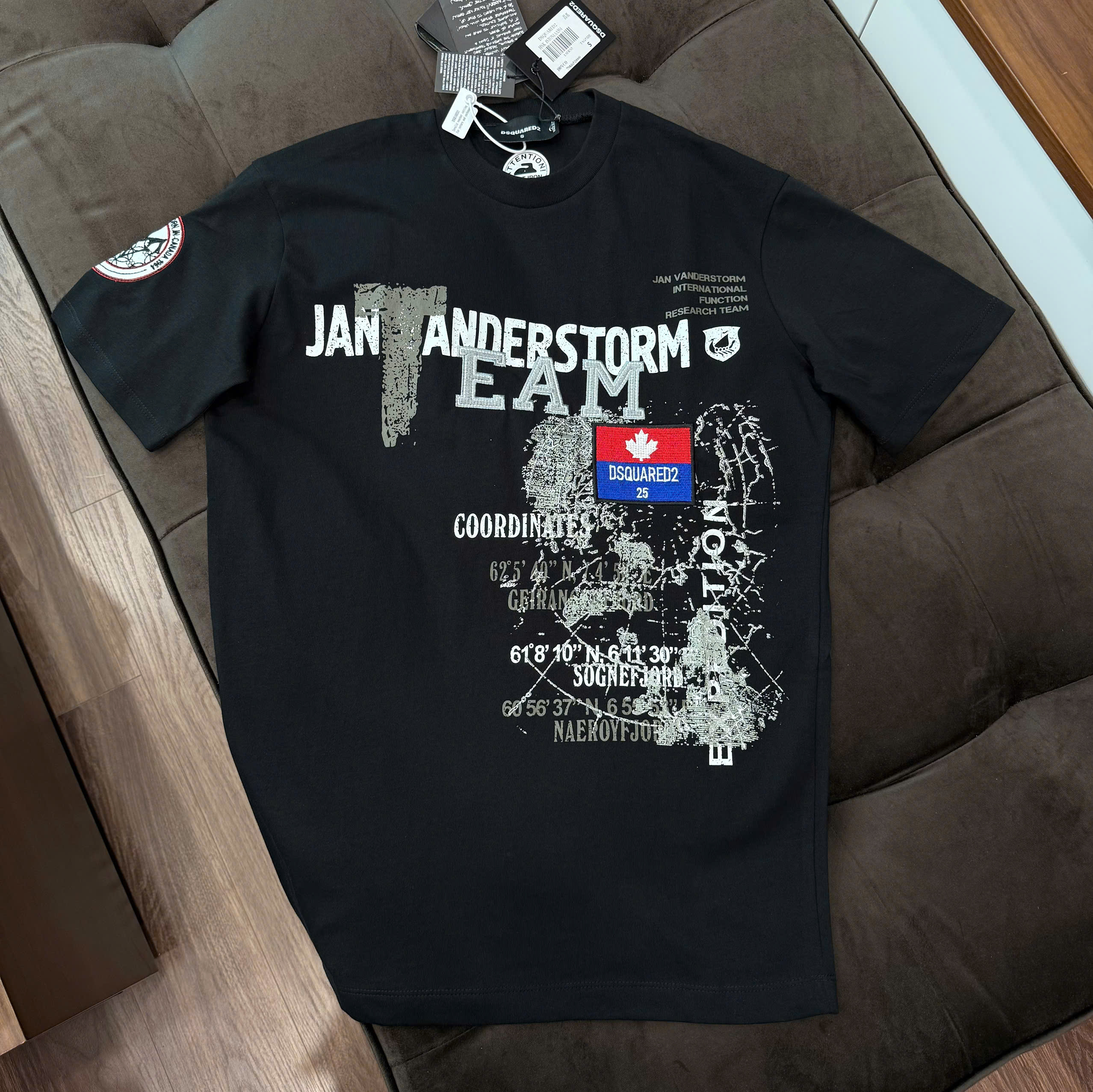 Áo phông T-shirt Dsquared2 DSQ2 họa tiết logo thêu Like Auth CD