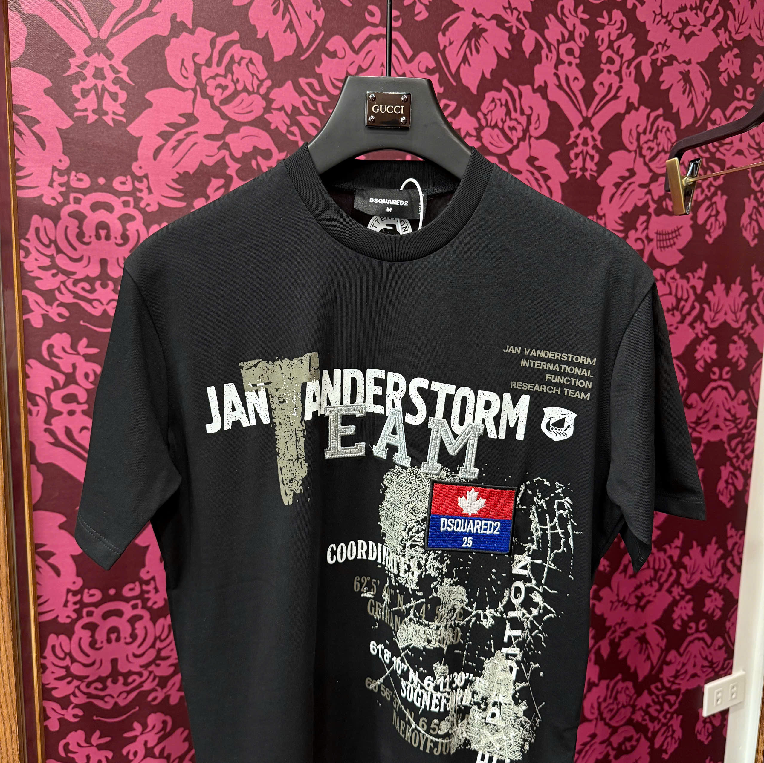 Áo phông T-shirt Dsquared2 DSQ2 họa tiết logo thêu Like Auth CD