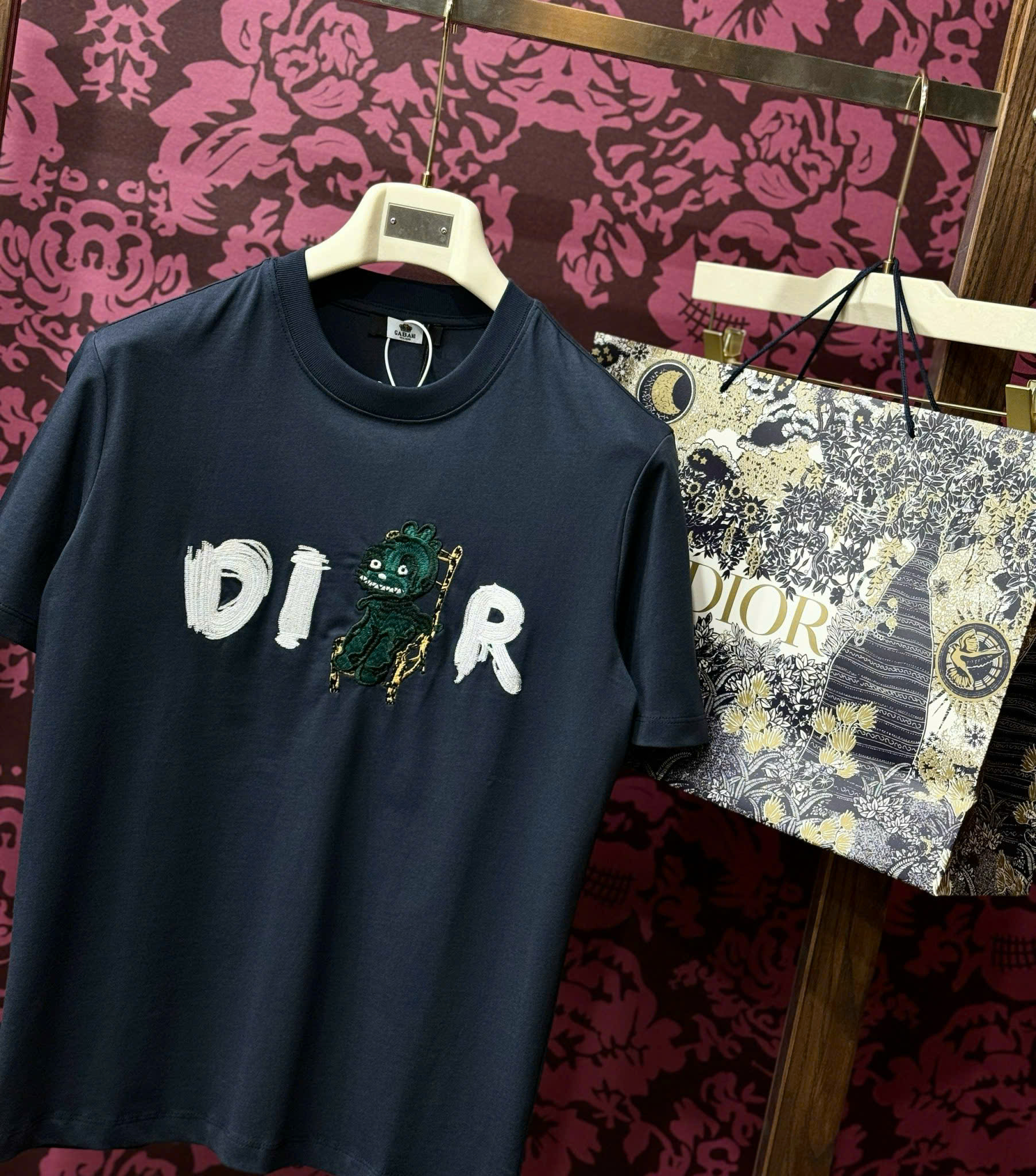 Áo phông T-shirt Dior CD logo chữ khủng long thêu ngực Like Auth CD