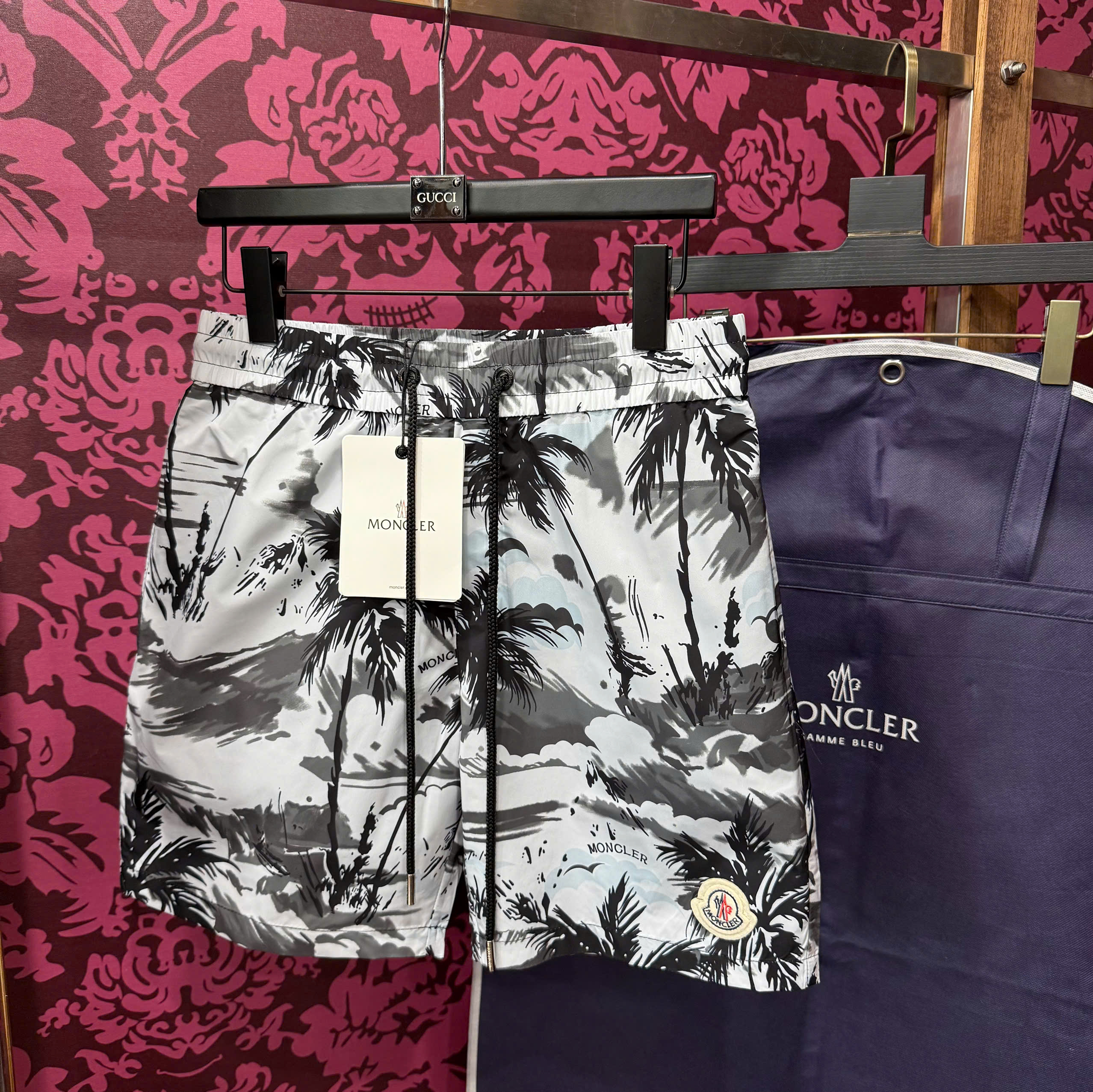 Quần short Moncler M Trắng họa tiết cây dừa Đen Like Auth CD