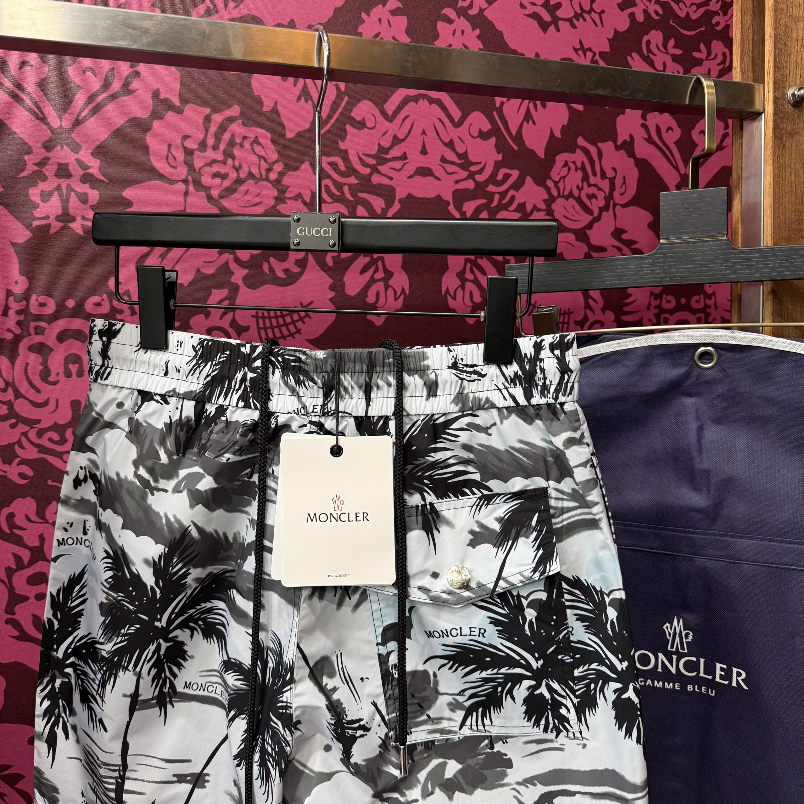 Quần short Moncler M Trắng họa tiết cây dừa Đen Like Auth CD