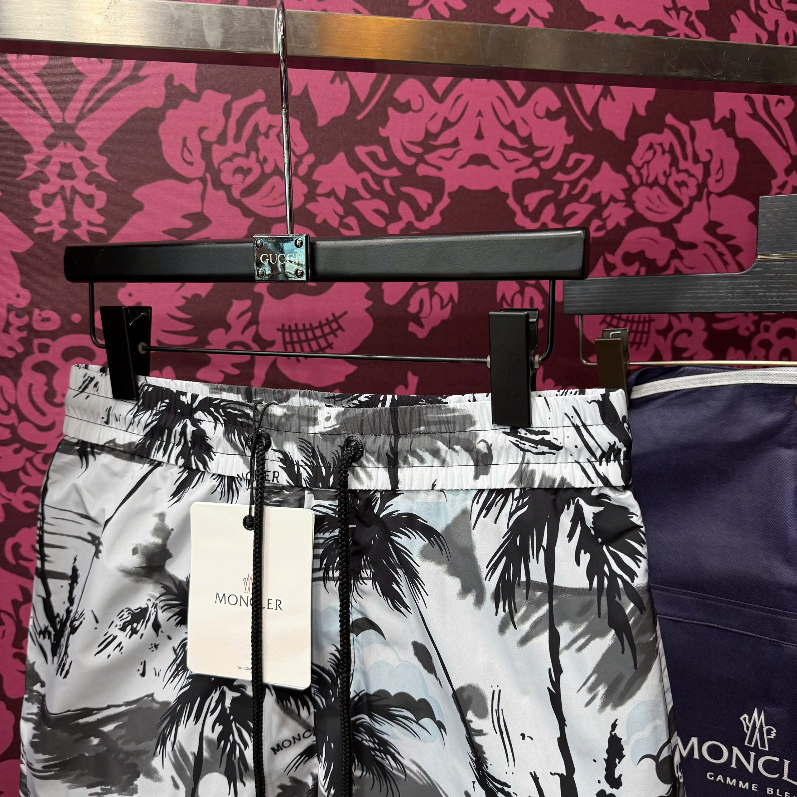 Quần short Moncler M Trắng họa tiết cây dừa Đen Like Auth CD