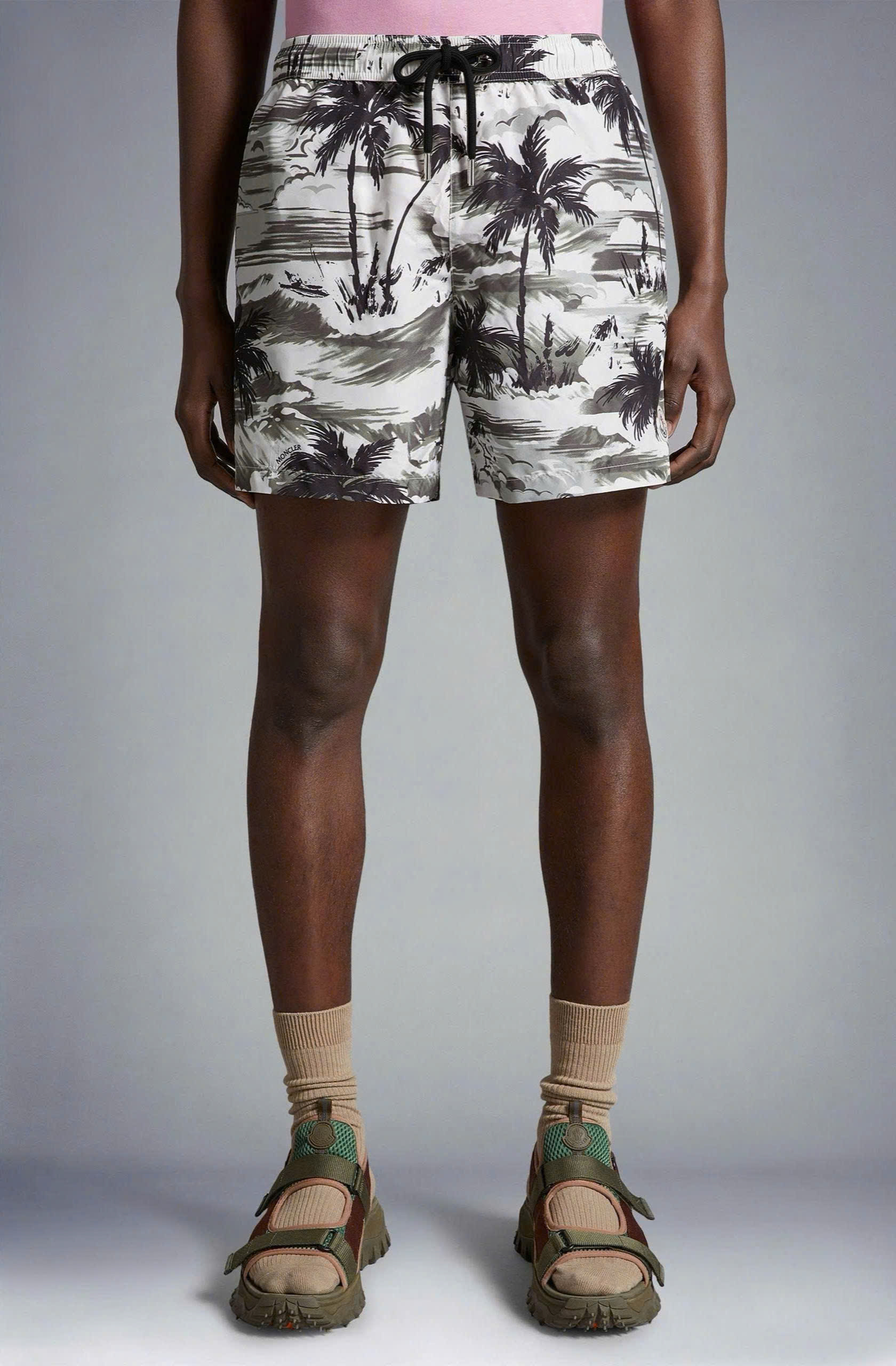 Quần short Moncler M Trắng họa tiết cây dừa Đen Like Auth CD