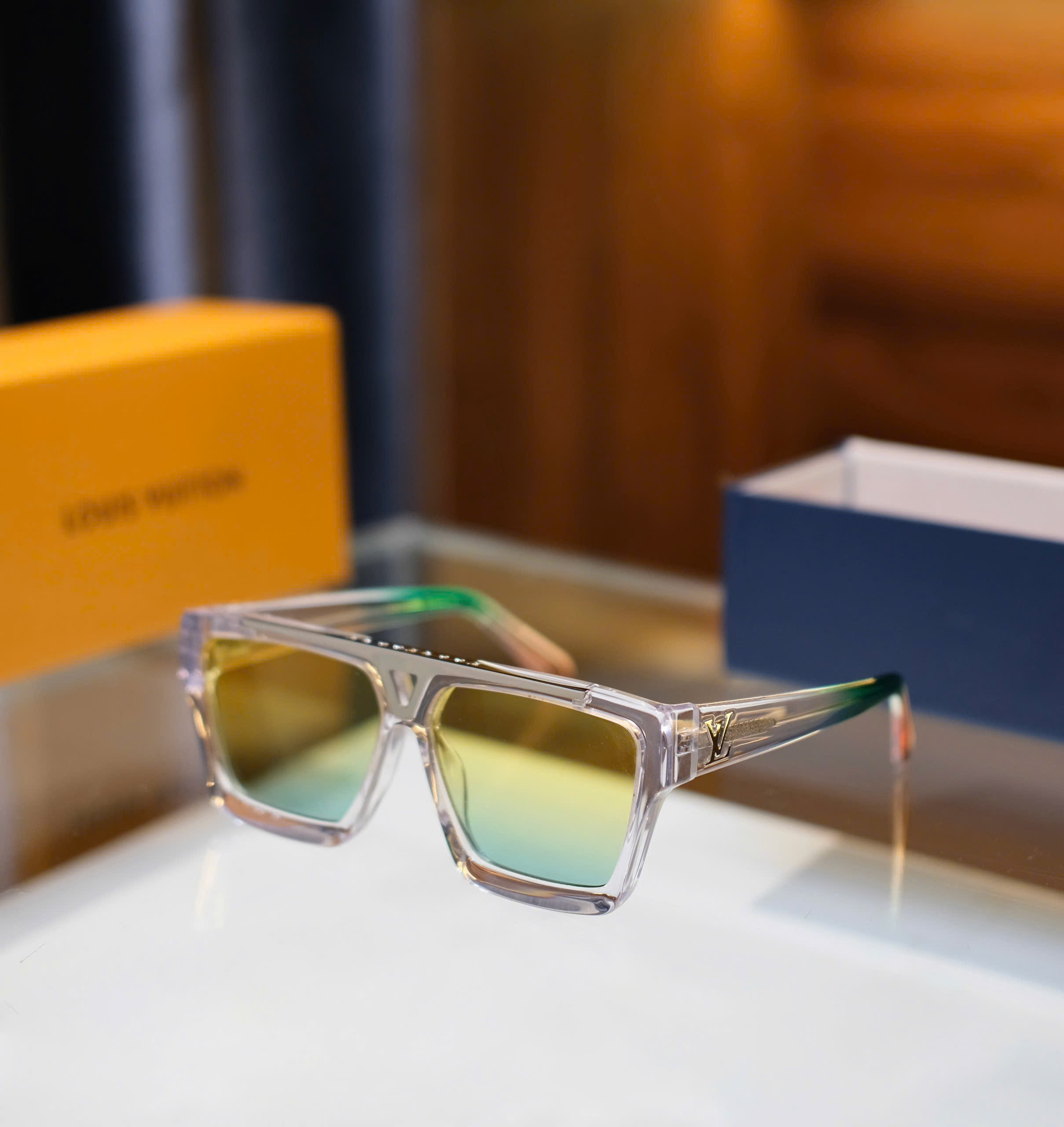 Kính mắt thời trang Louis Vuitton LV Trắng trong phối Xanh lá Like Auth DDT