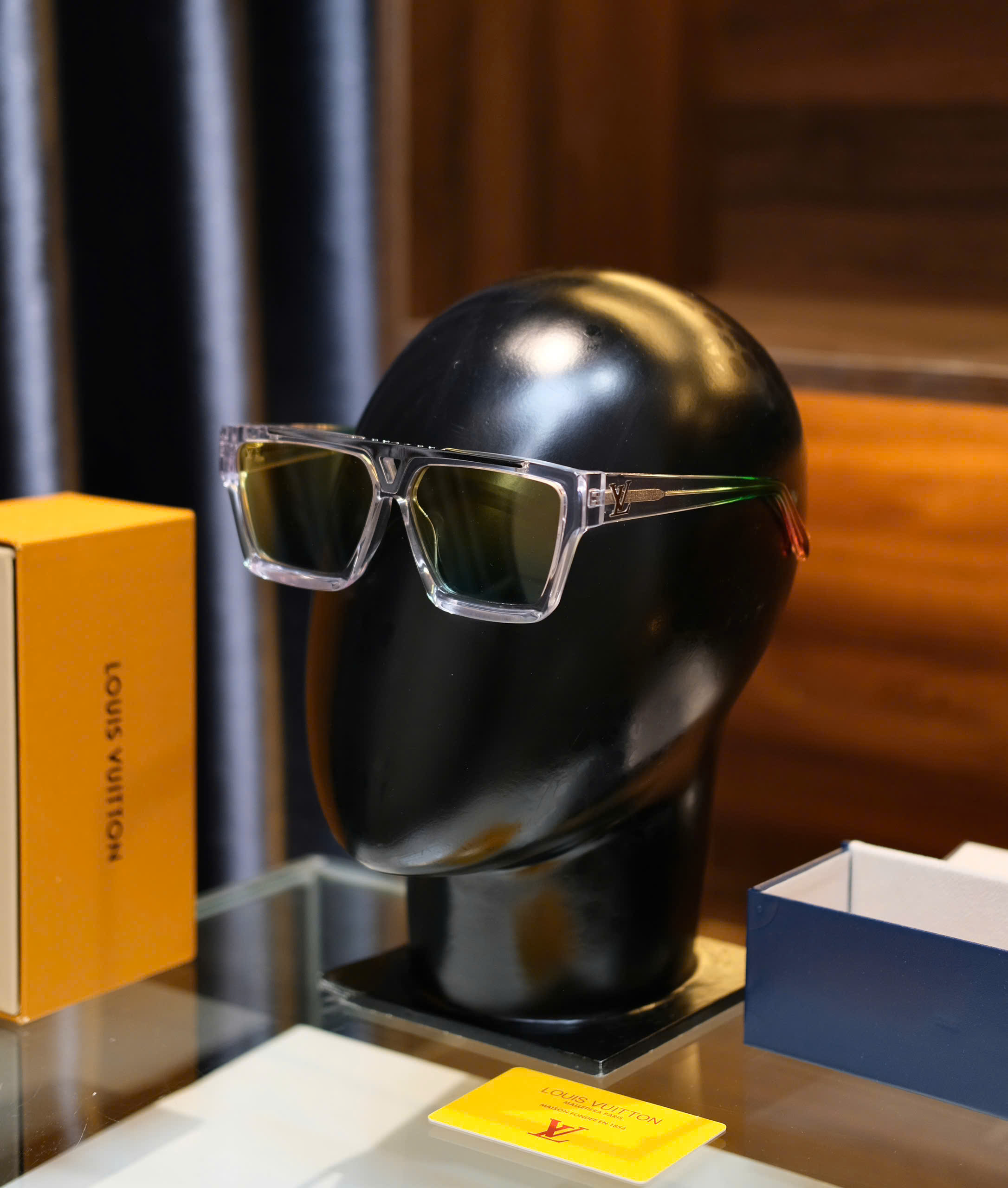 Kính mắt thời trang Louis Vuitton LV Trắng trong phối Xanh lá Like Auth DDT