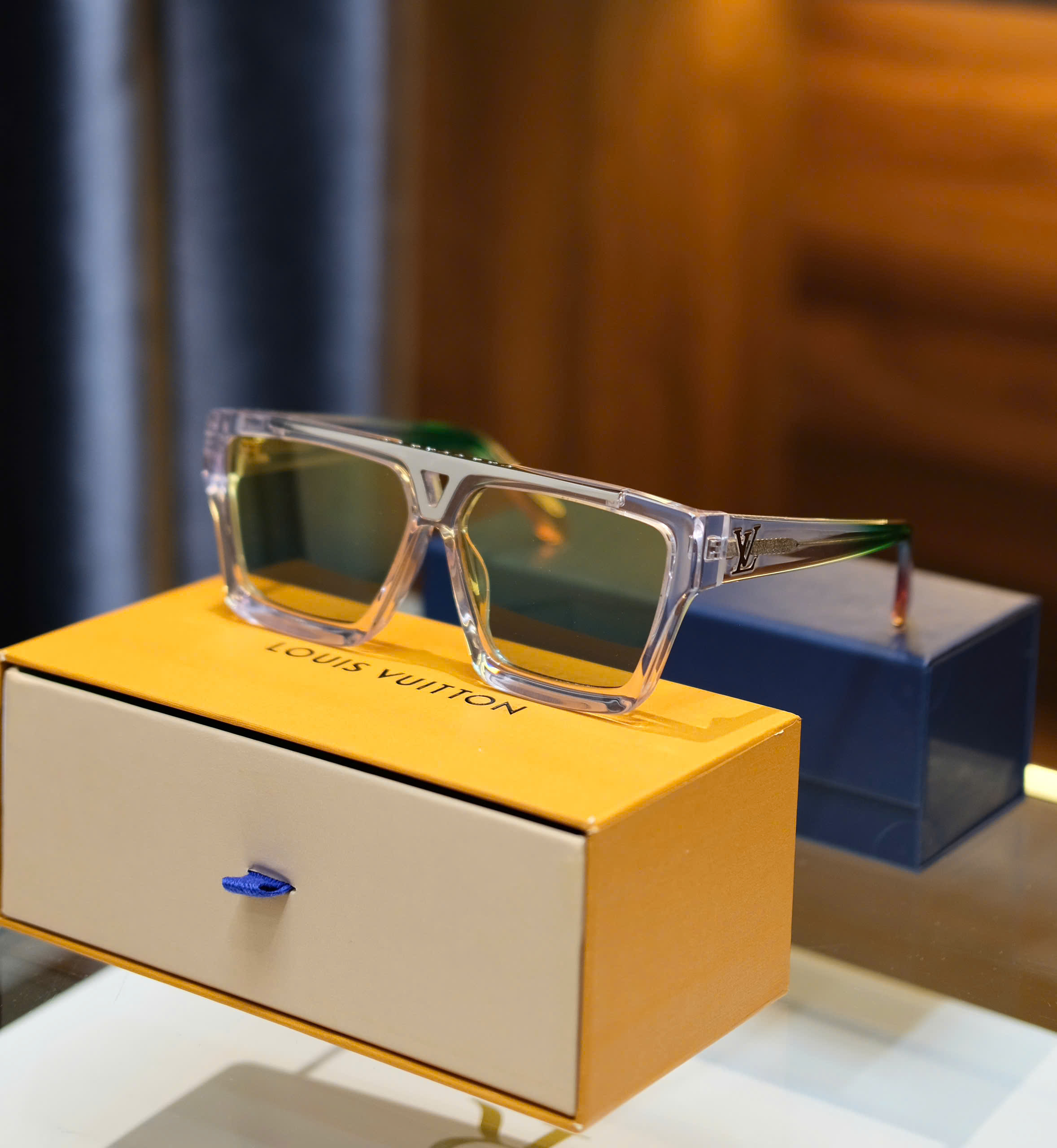Kính mắt thời trang Louis Vuitton LV Trắng trong phối Xanh lá Like Auth DDT