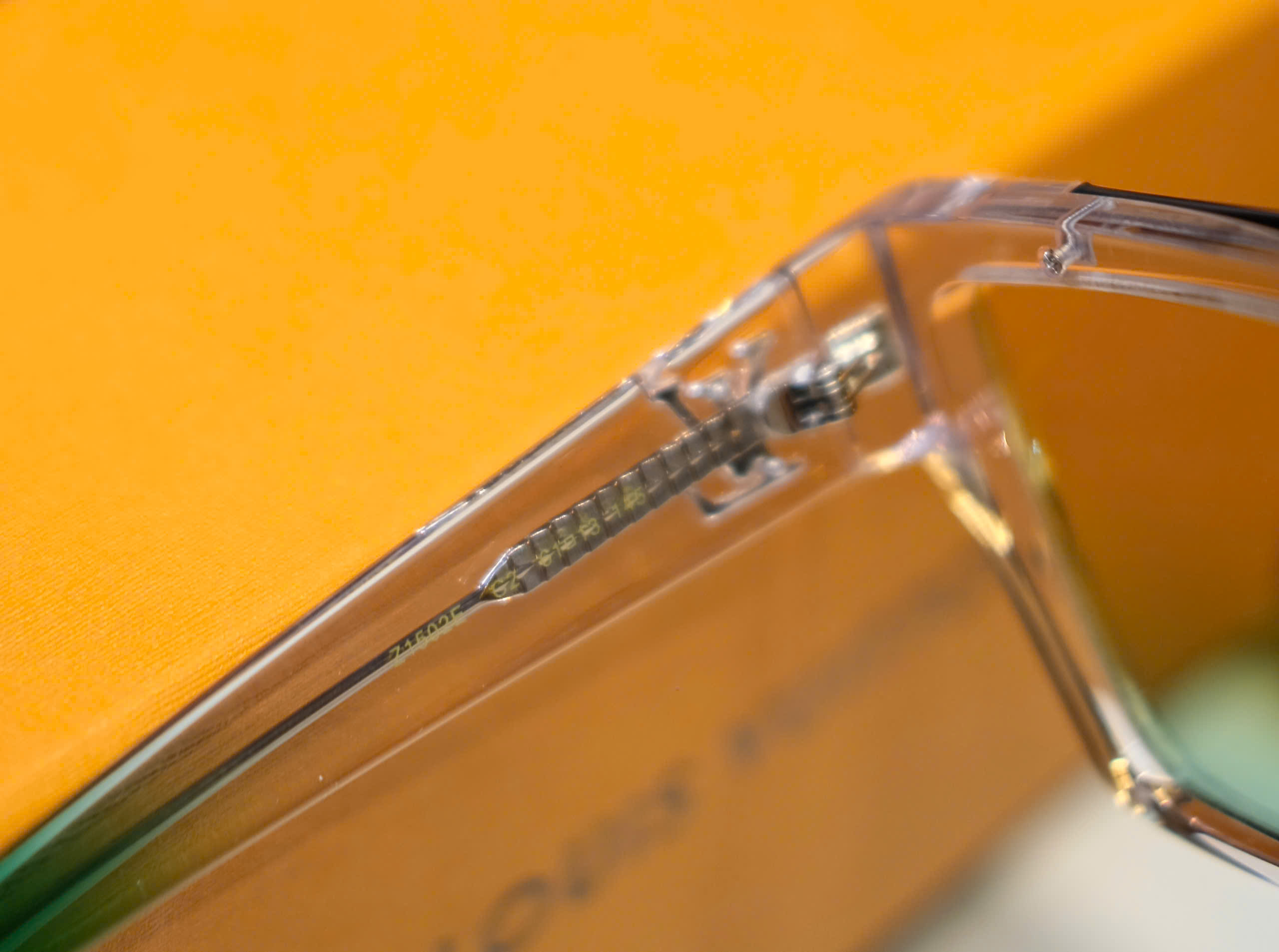 Kính mắt thời trang Louis Vuitton LV Trắng trong phối Xanh lá Like Auth DDT