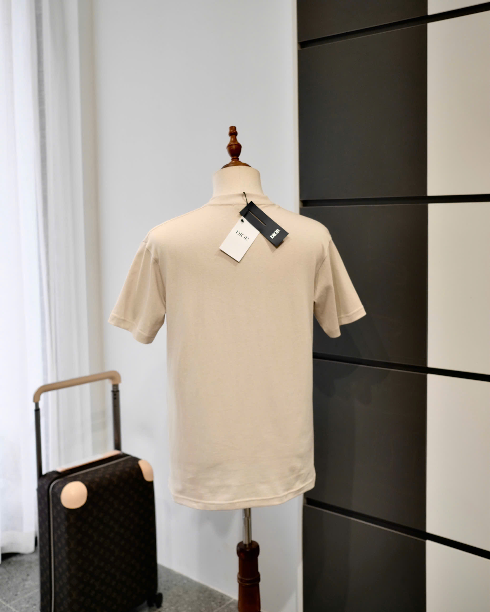 Áo phông T-shirt Dior CD Be logo chữ Trắng thêu nổi ngực Like Auth DDT