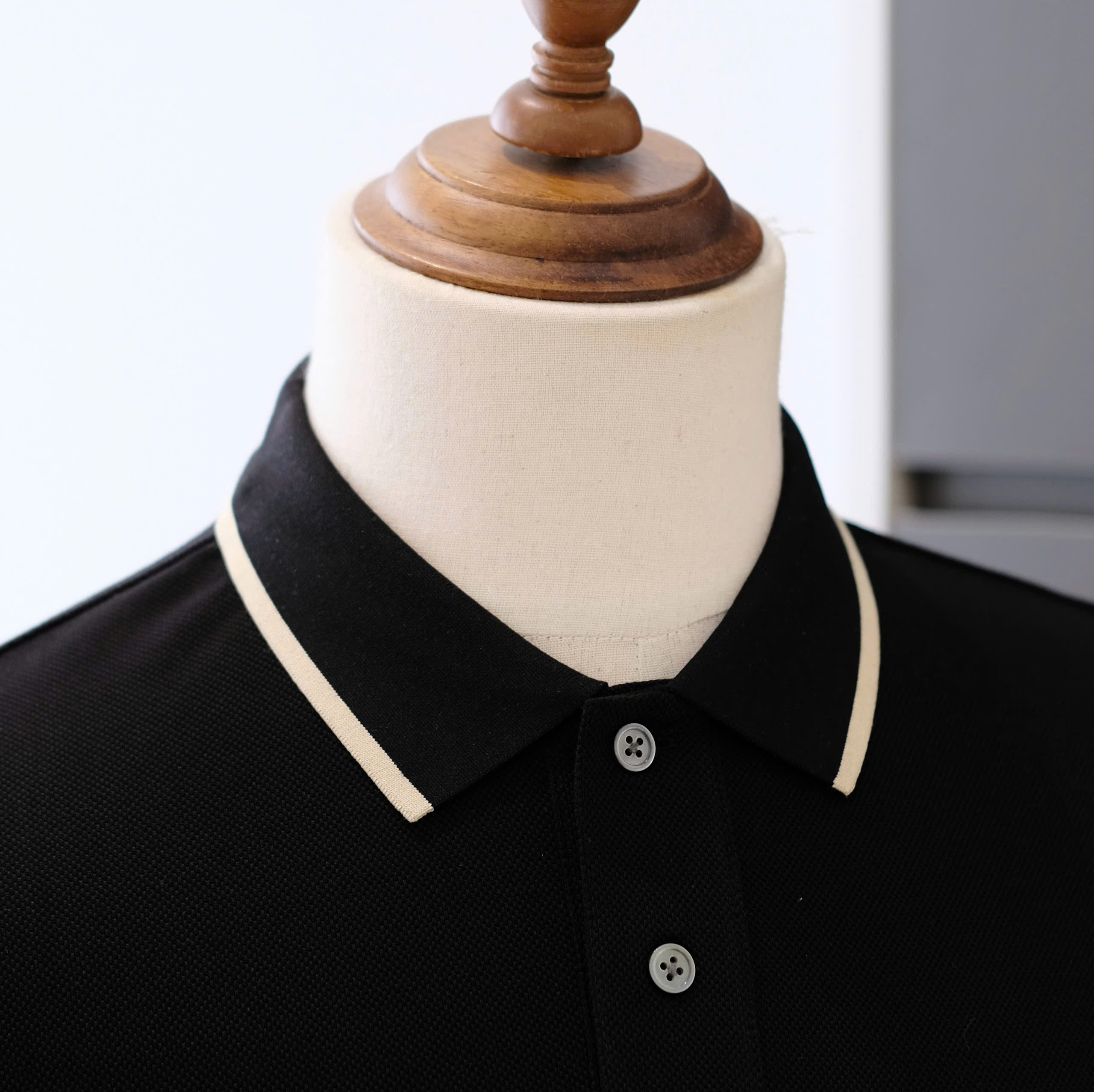 Áo polo Fendi FF Đen logo chữ thêu ngực cổ kẻ viền cổ tay Like Auth DDT