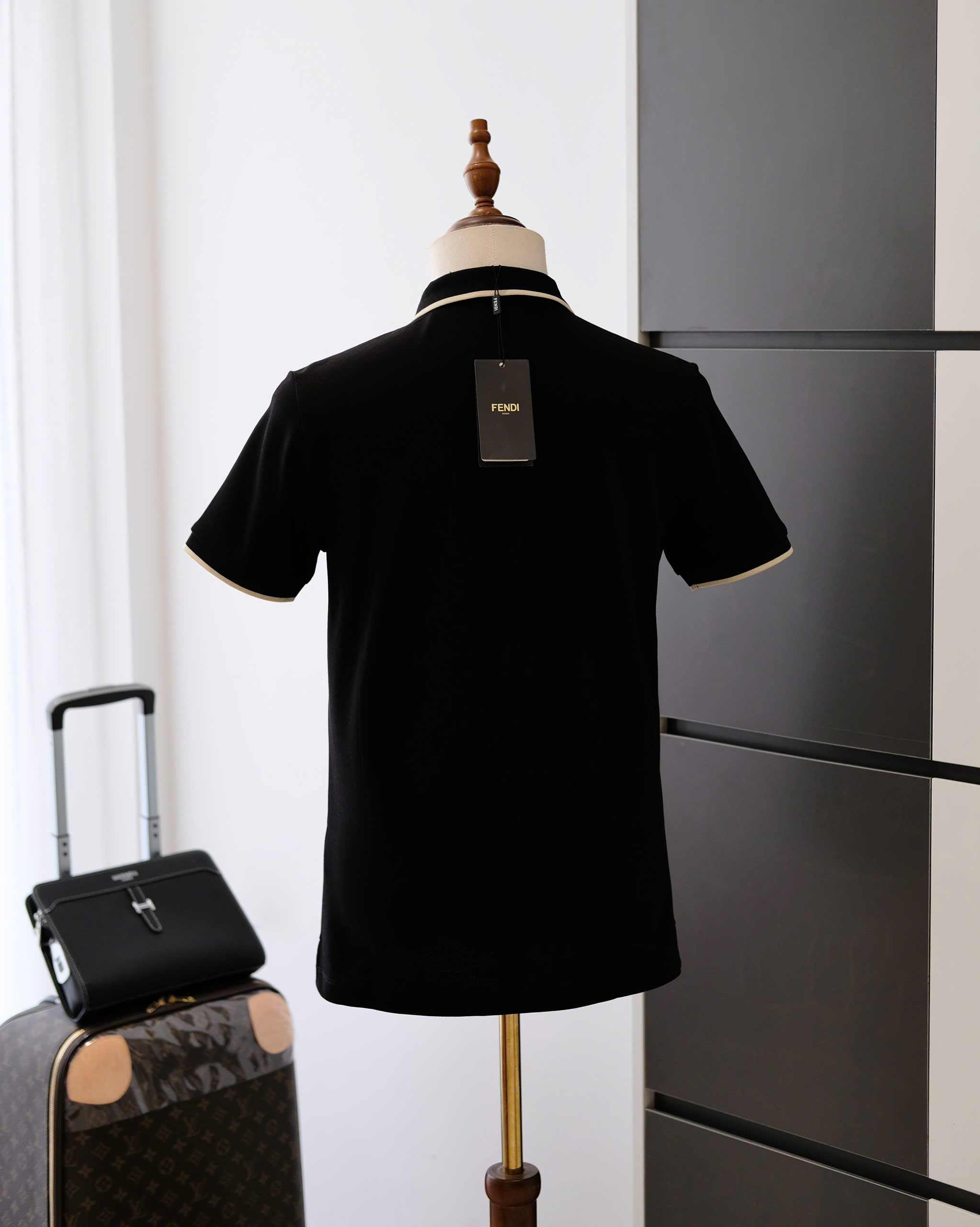 Áo polo Fendi FF Đen logo chữ thêu ngực cổ kẻ viền cổ tay Like Auth DDT