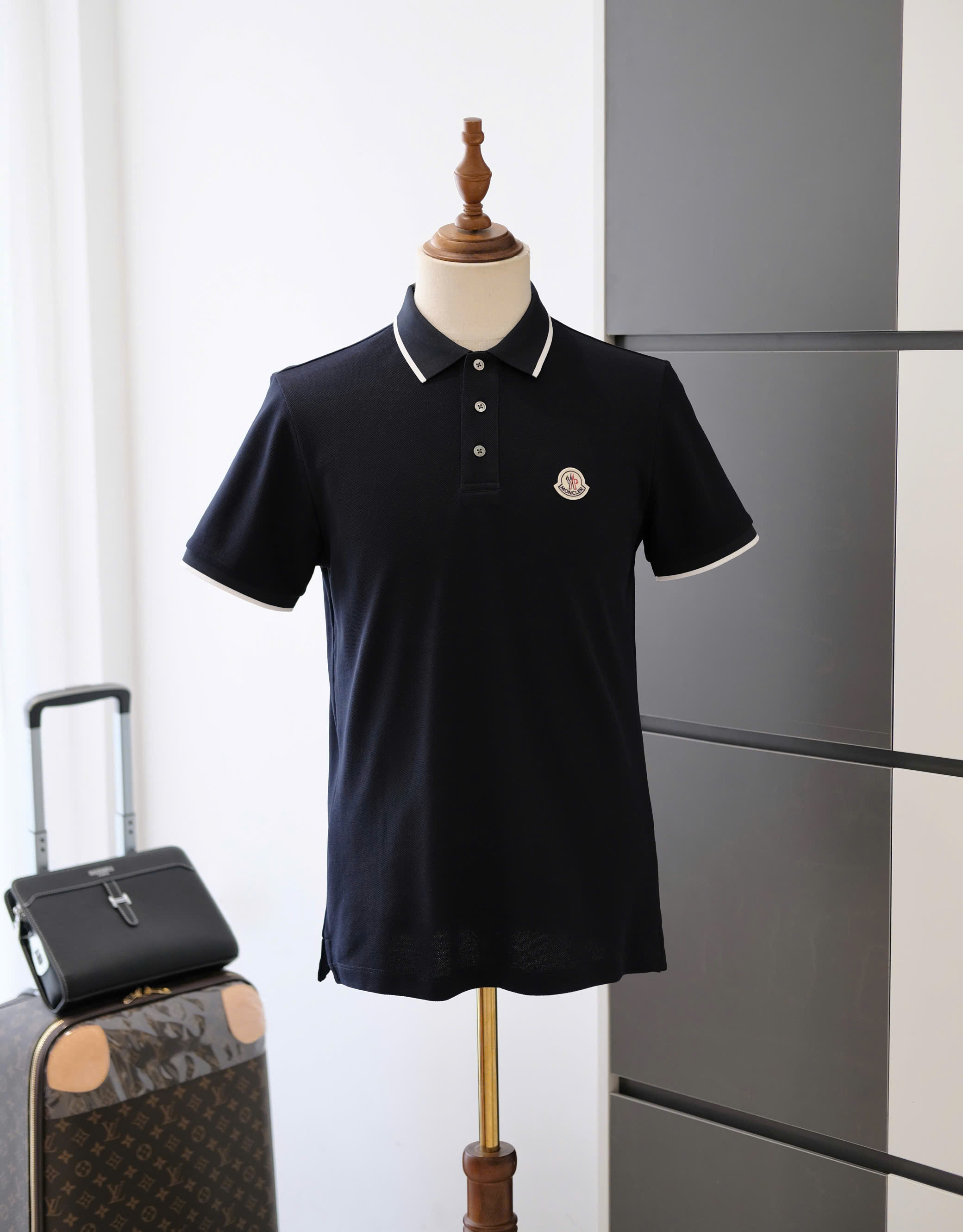 Áo polo Moncler M Xanh than logo tròn thêu ngực kẻ sọc viền cổ tay Like Auth DDT