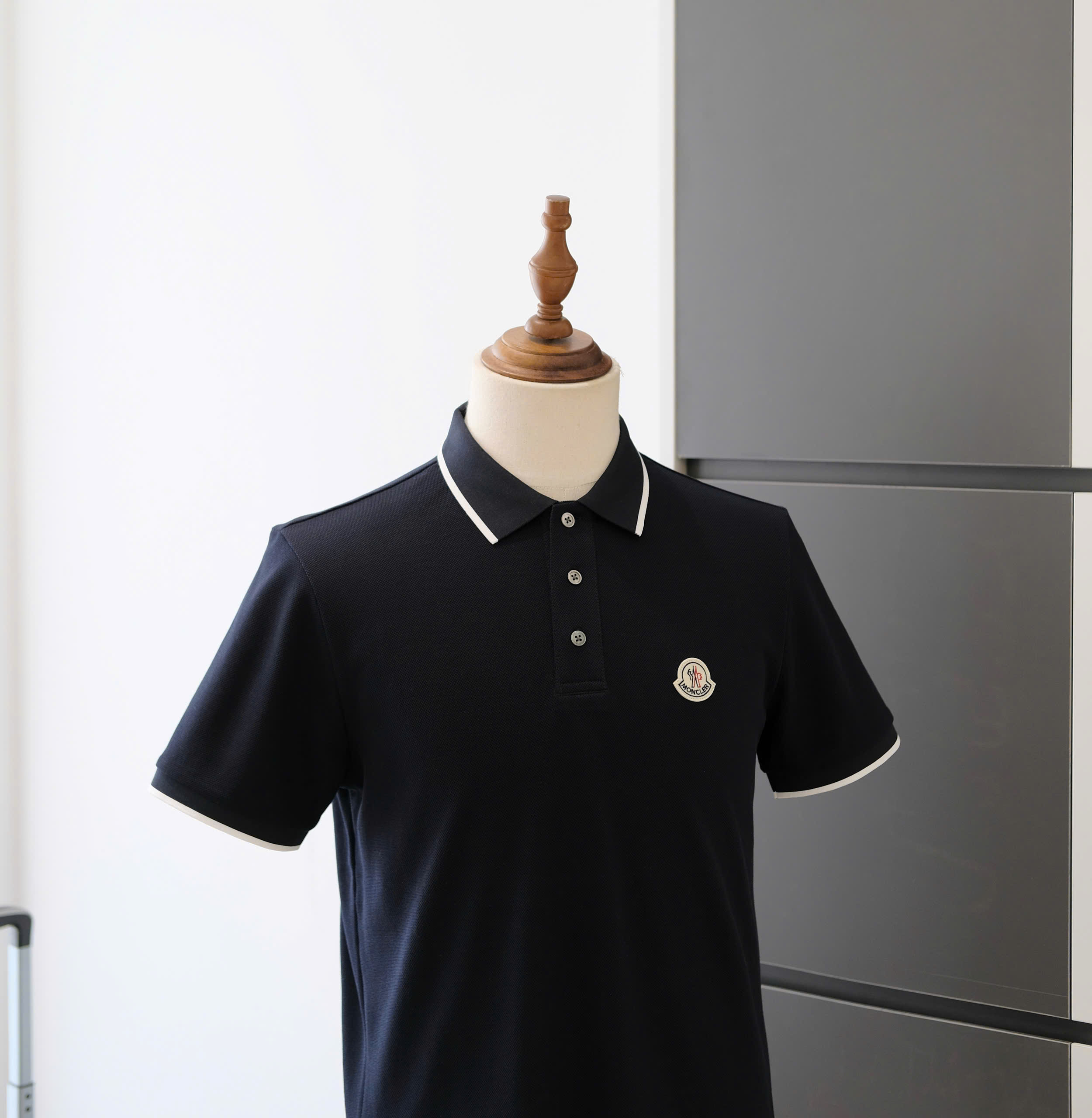 Áo polo Moncler M Xanh than logo tròn thêu ngực kẻ sọc viền cổ tay Like Auth DDT