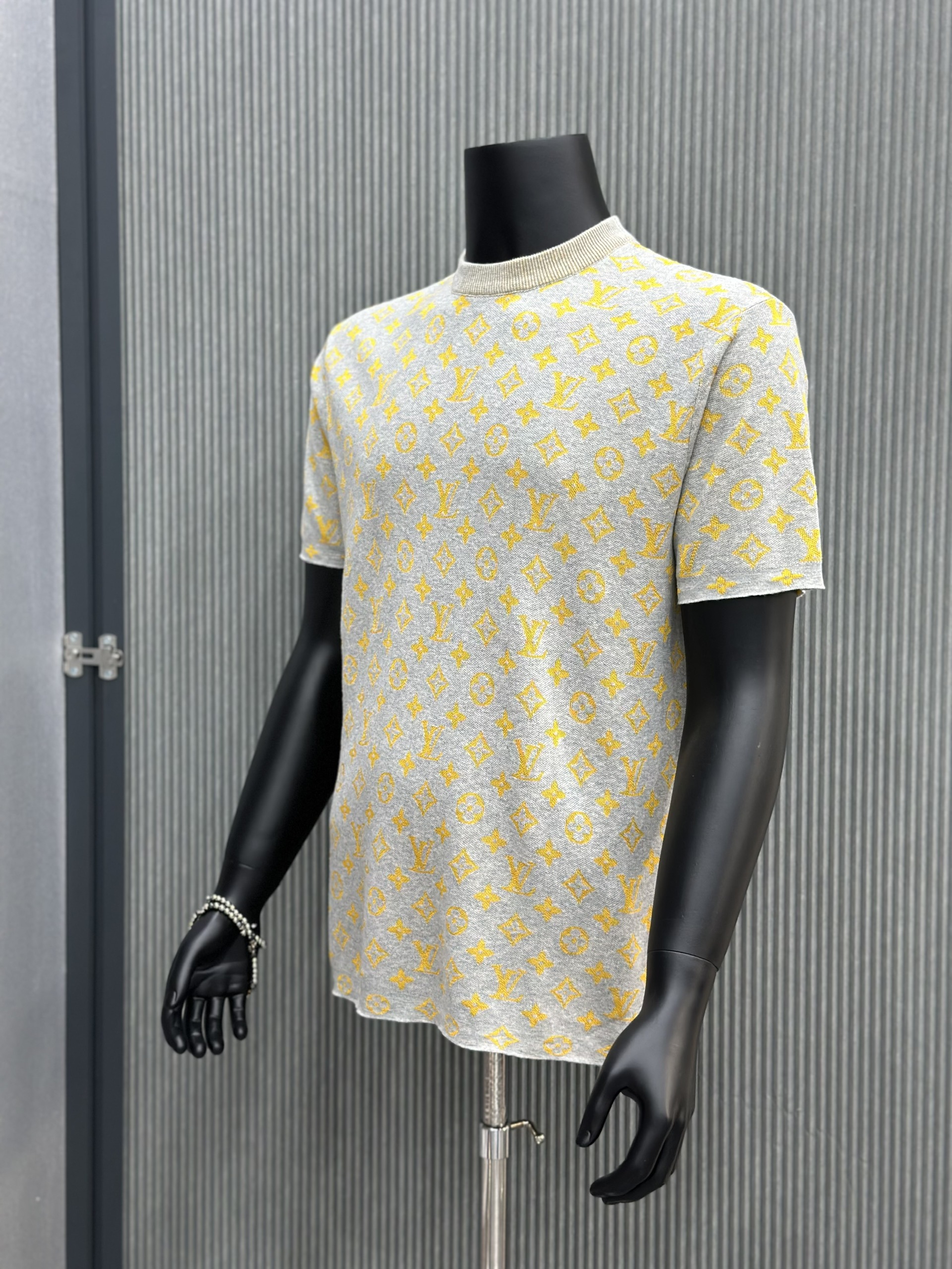 Áo phông T-shirt len Louis Vuitton LV Xám họa tiết hoa vân logo Vàng full Like Auth VTN