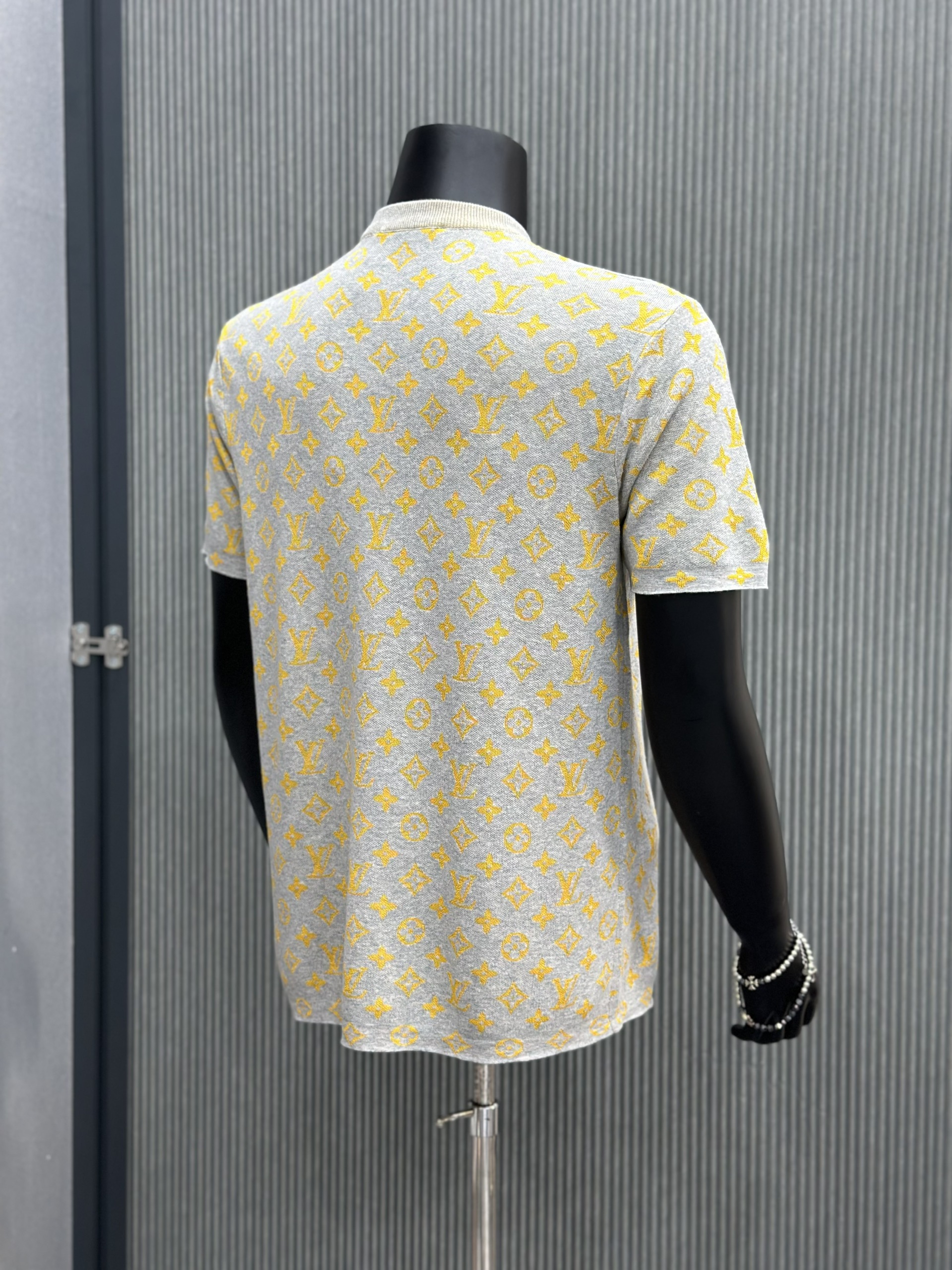 Áo phông T-shirt len Louis Vuitton LV Xám họa tiết hoa vân logo Vàng full Like Auth VTN