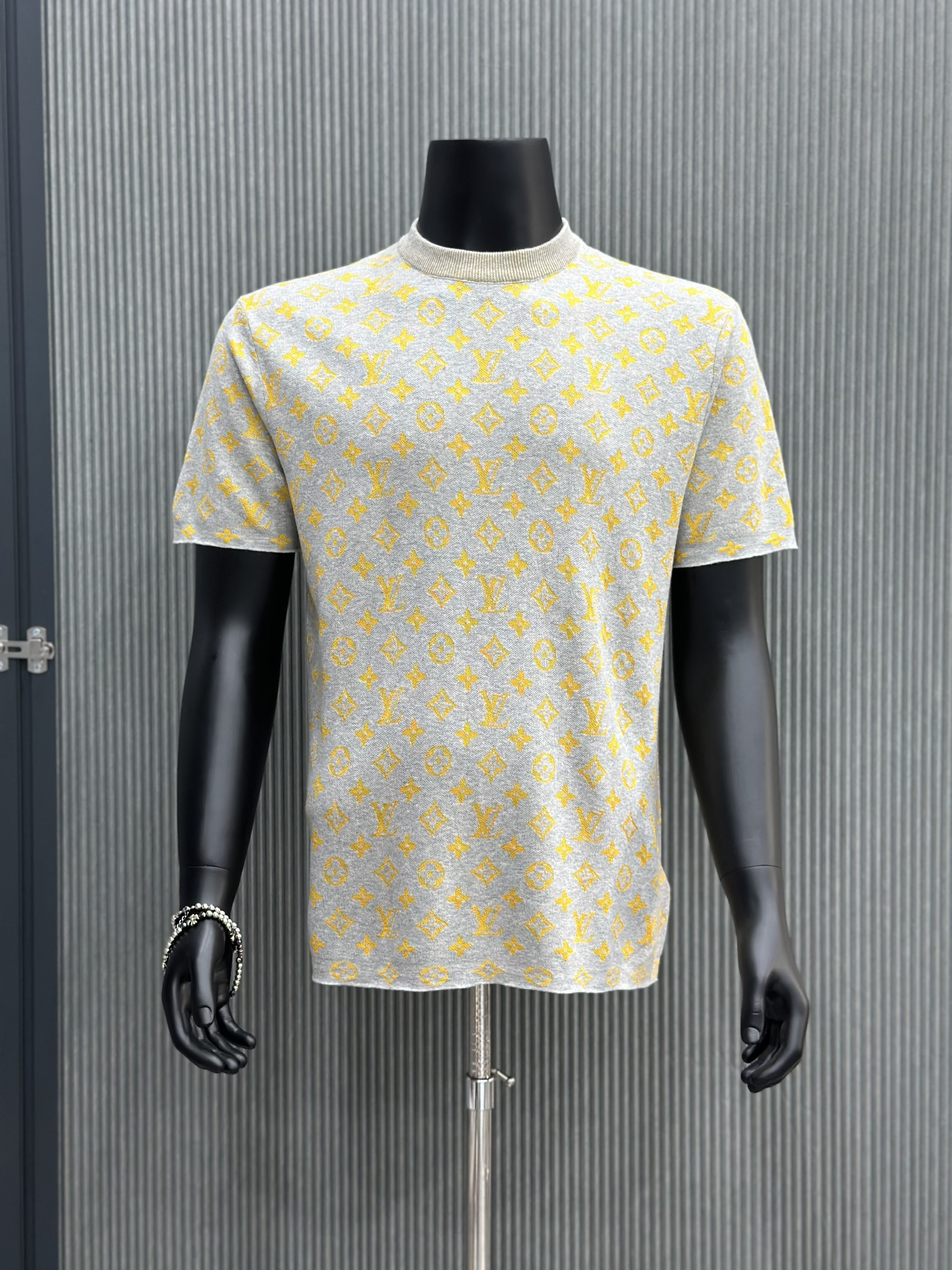 Áo phông T-shirt len Louis Vuitton LV Xám họa tiết hoa vân logo Vàng full Like Auth VTN