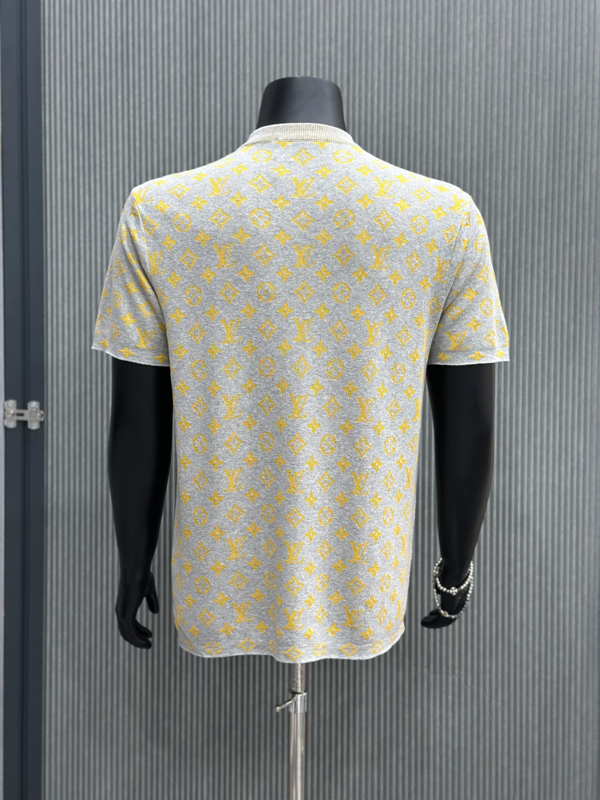 Áo phông T-shirt len Louis Vuitton LV Xám họa tiết hoa vân logo Vàng full Like Auth VTN