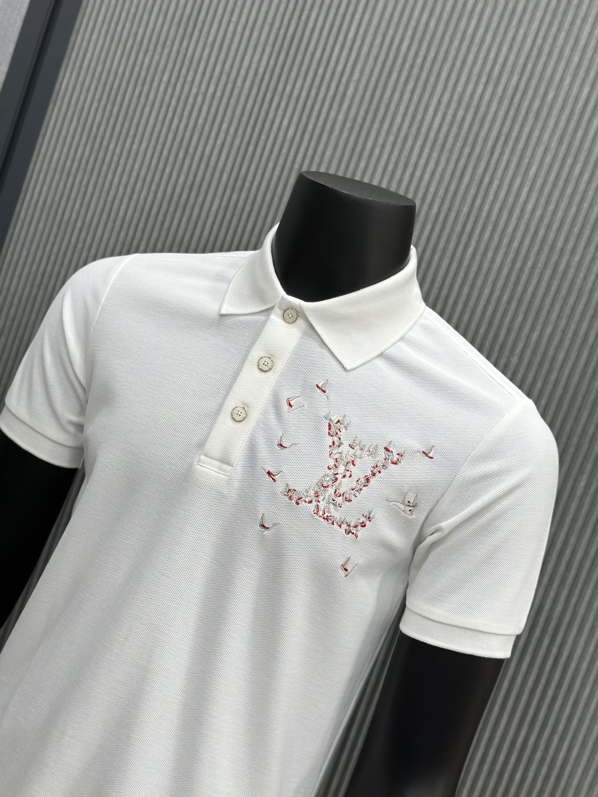 Áo polo Louis Vuitton LV Trắng logo chữ du thuyền thêu ngực Like Auth VTN