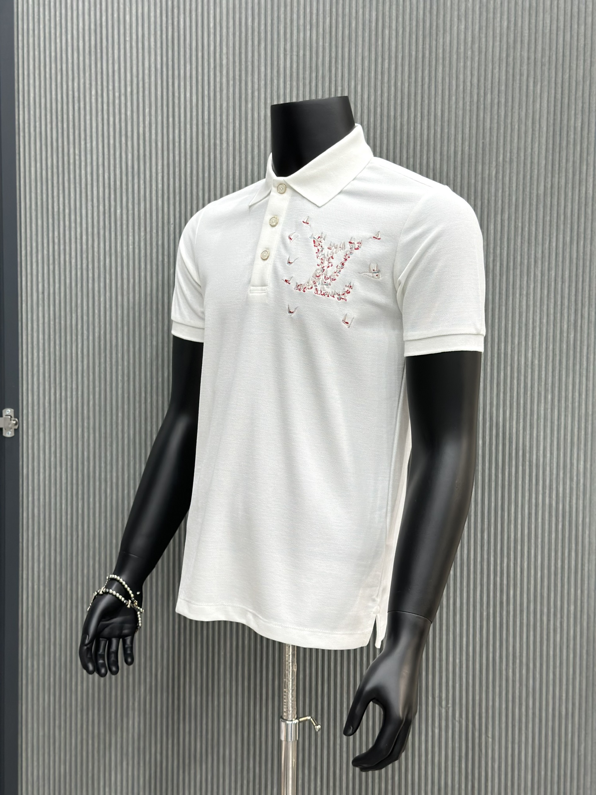 Áo polo Louis Vuitton LV Trắng logo chữ du thuyền thêu ngực Like Auth VTN