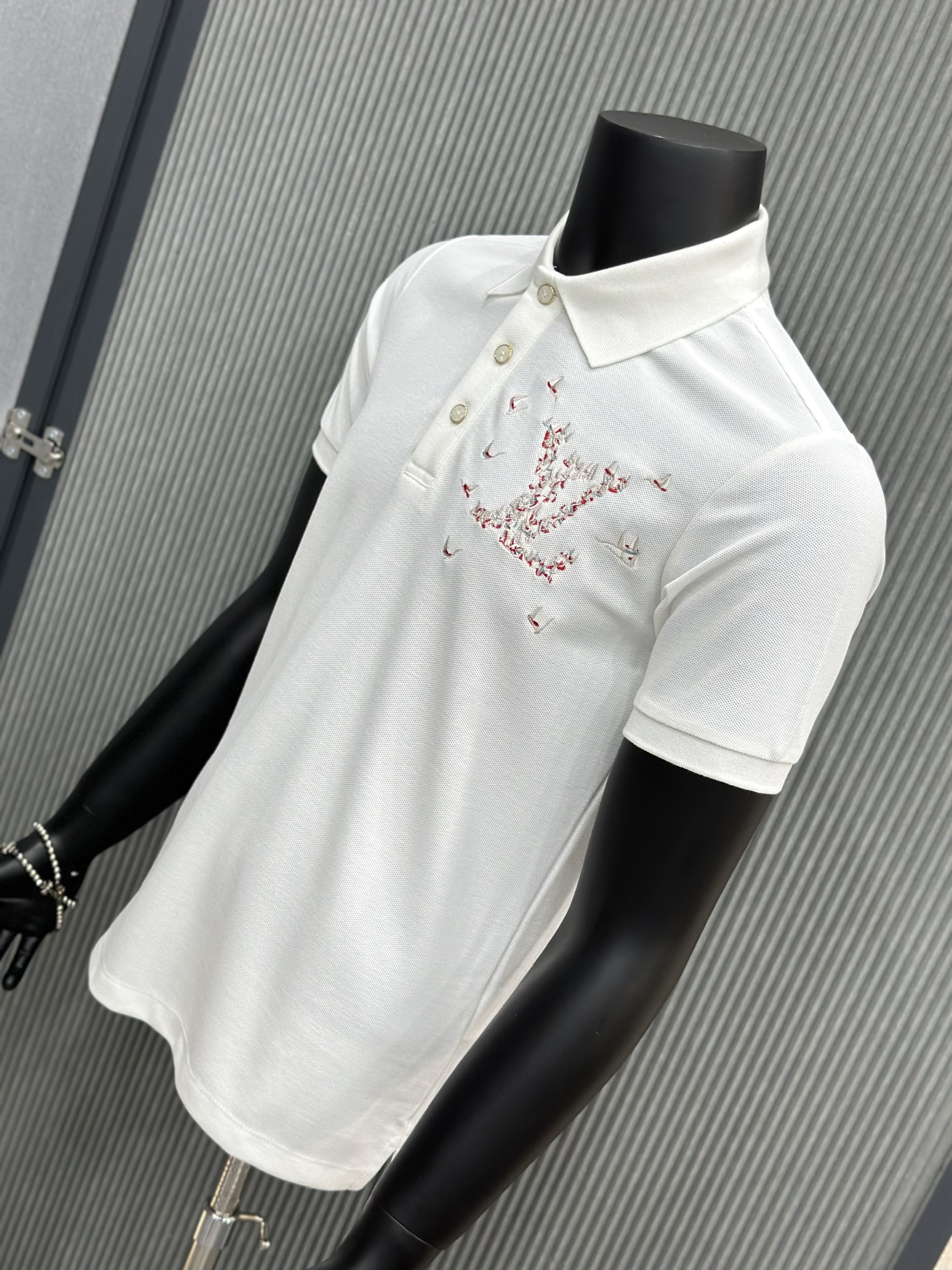 Áo polo Louis Vuitton LV Trắng logo chữ du thuyền thêu ngực Like Auth VTN