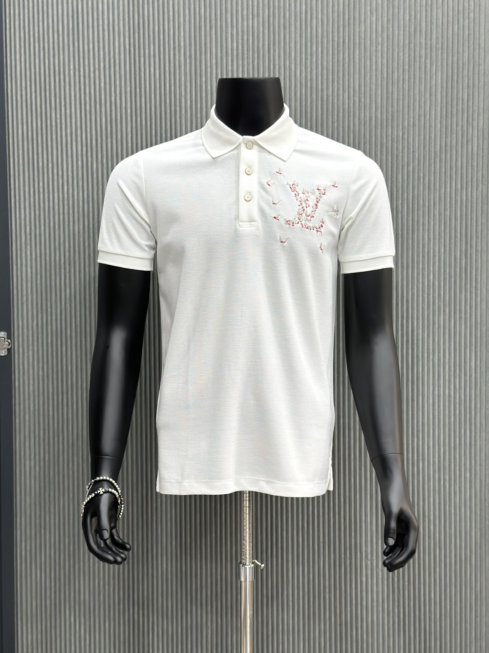 Áo polo Louis Vuitton LV Trắng logo chữ du thuyền thêu ngực Like Auth VTN