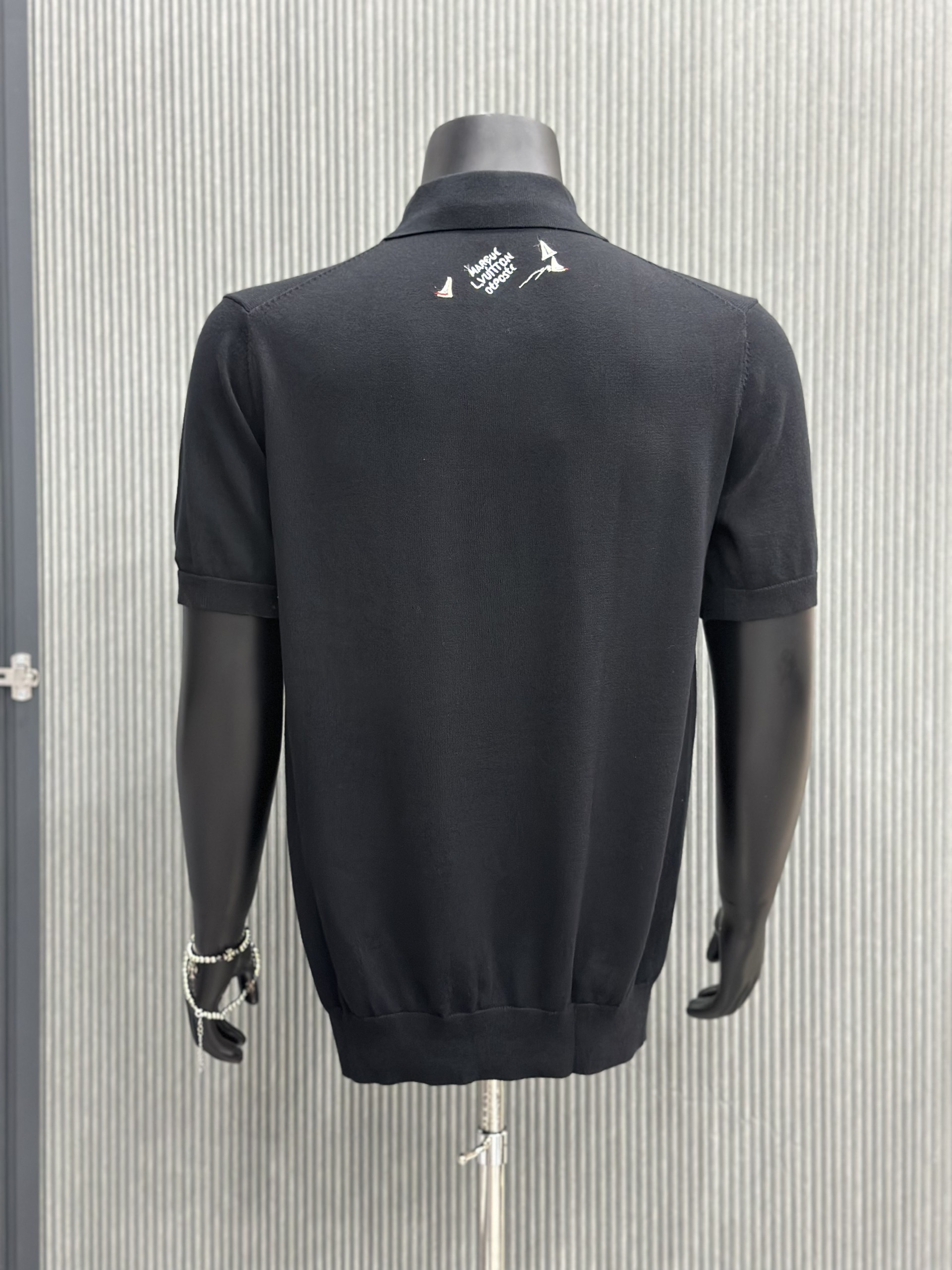 Áo polo Louis Vuitton LV Đen logo chữ du thuyền thêu ngực Like Auth VTN