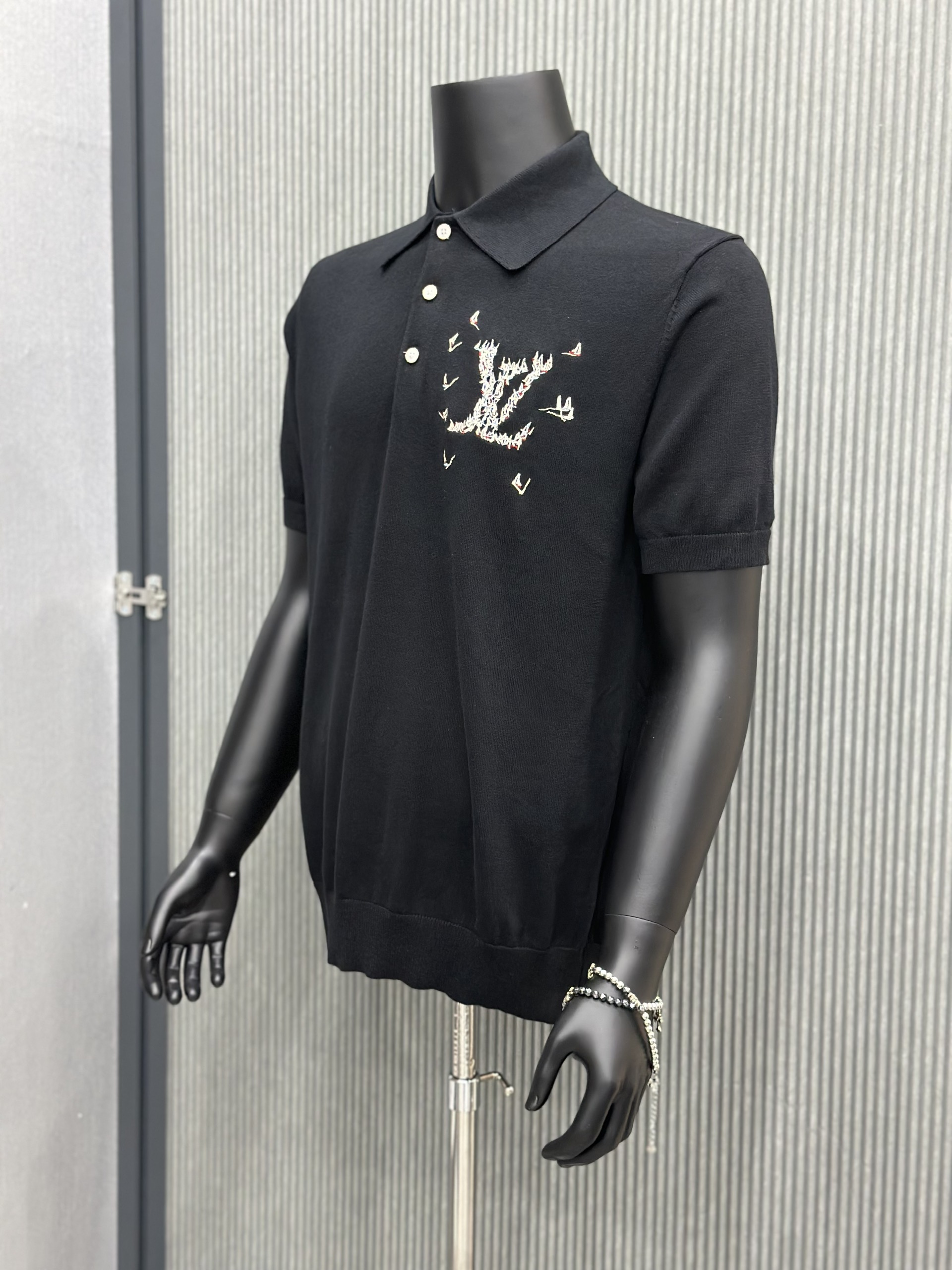 Áo polo Louis Vuitton LV Đen logo chữ du thuyền thêu ngực Like Auth VTN