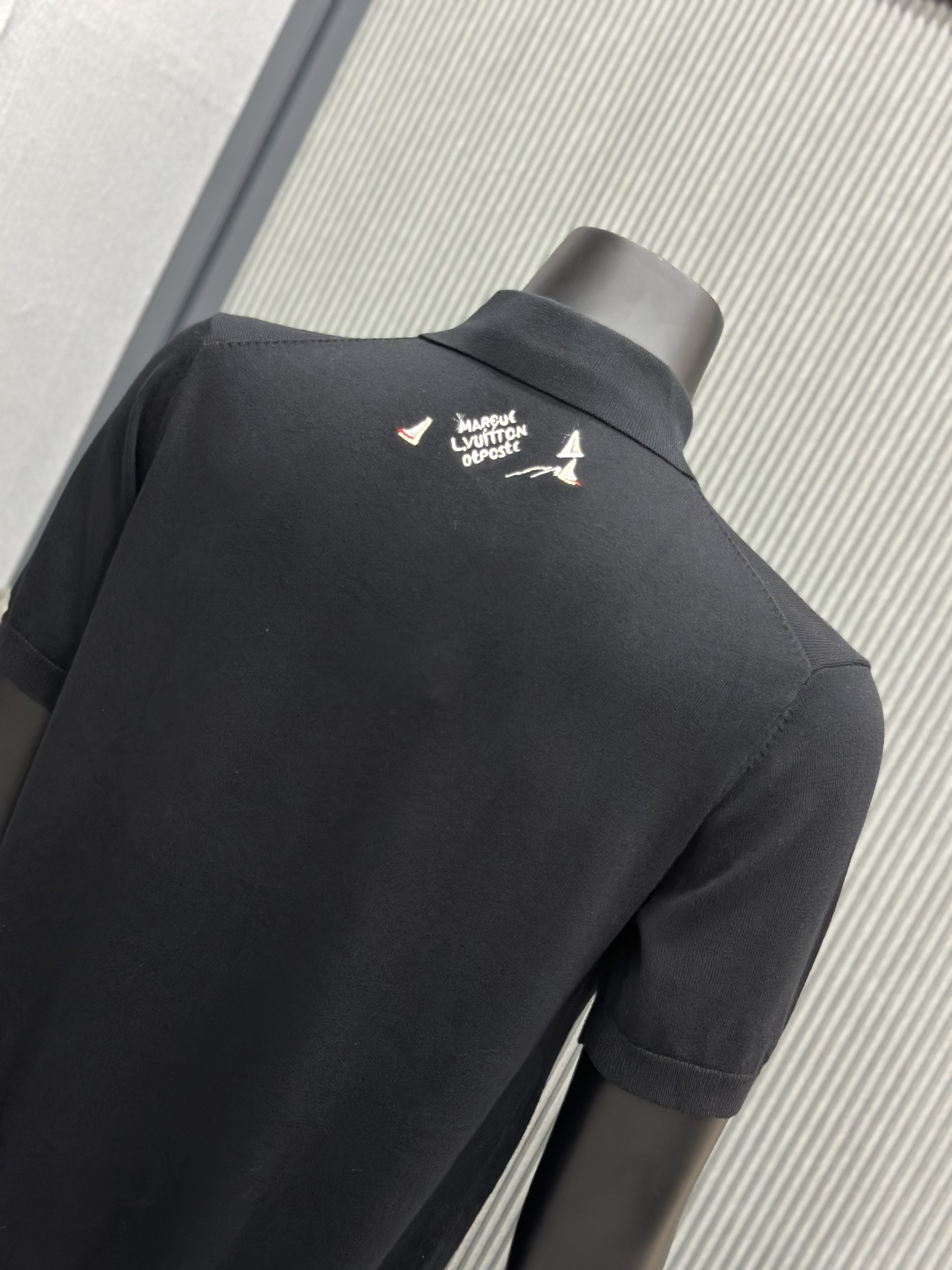 Áo polo Louis Vuitton LV Đen logo chữ du thuyền thêu ngực Like Auth VTN