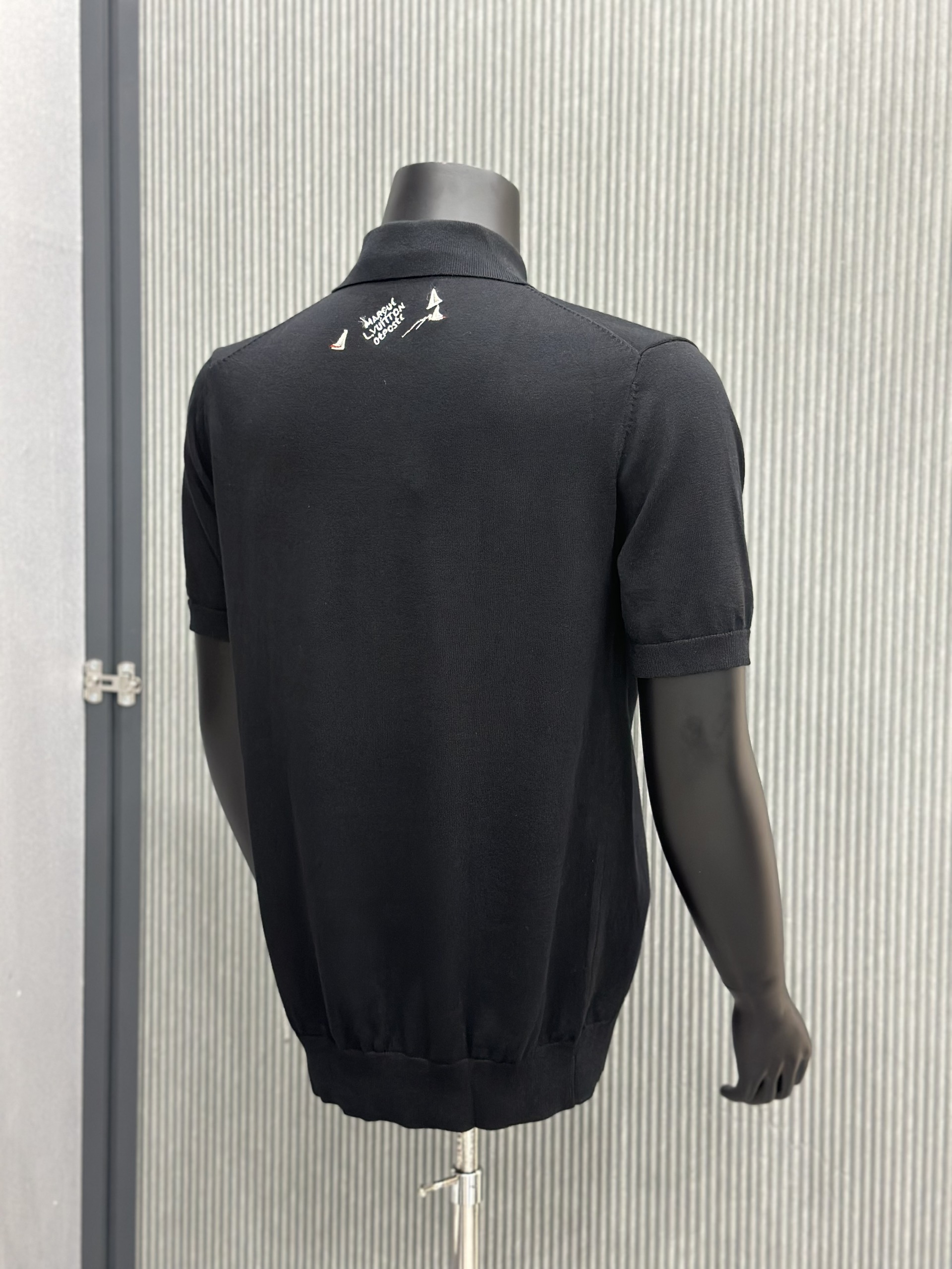 Áo polo Louis Vuitton LV Đen logo chữ du thuyền thêu ngực Like Auth VTN
