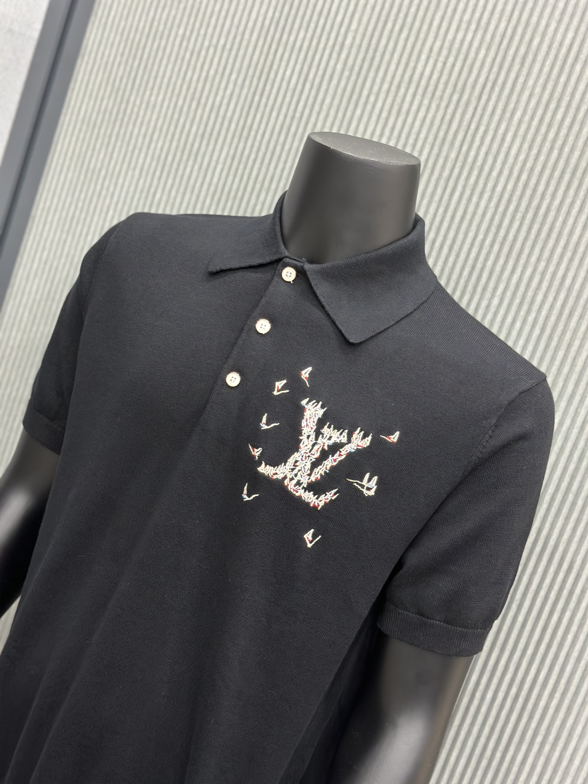 Áo polo Louis Vuitton LV Đen logo chữ du thuyền thêu ngực Like Auth VTN