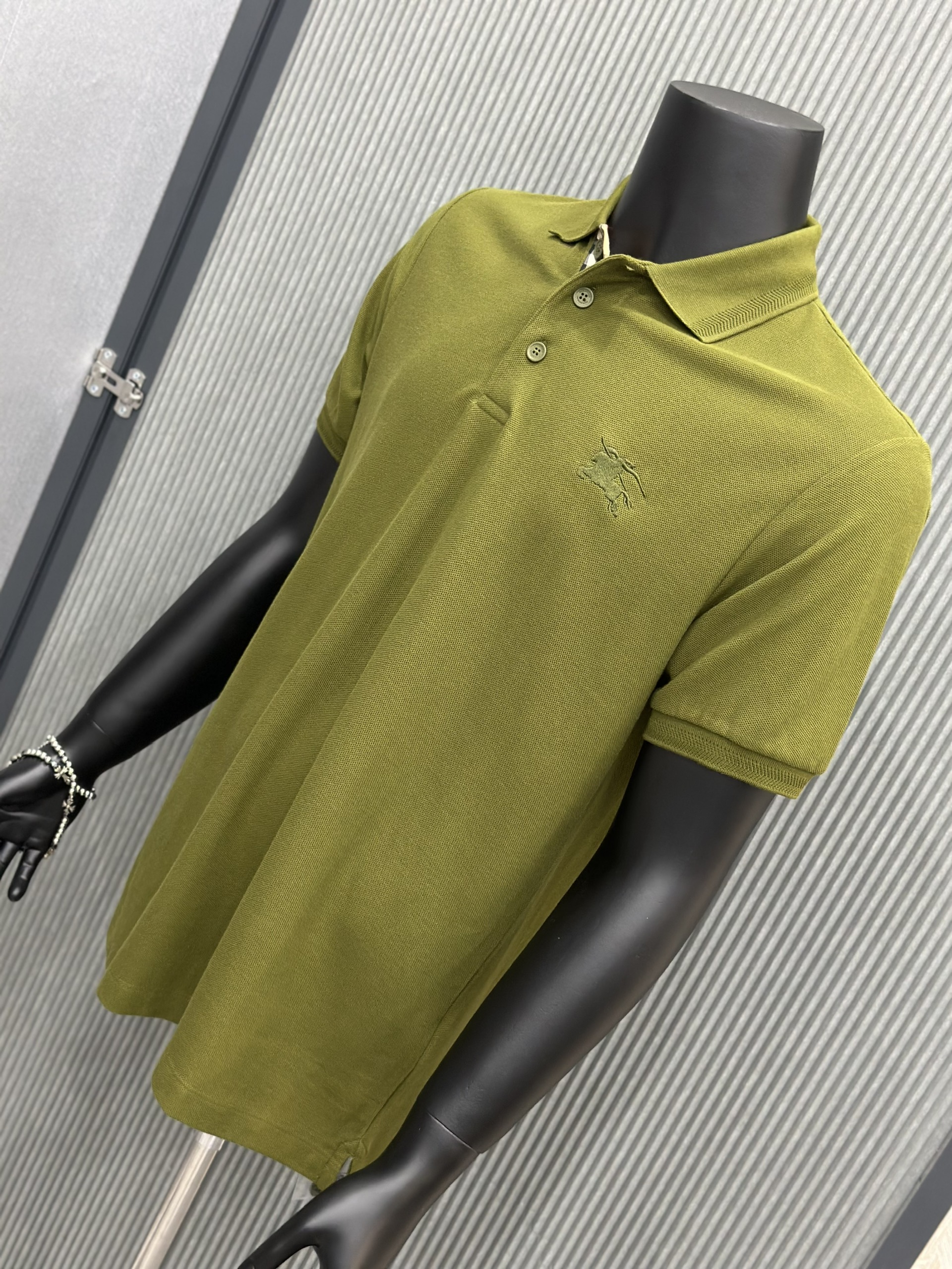 Áo polo Burberry BBR Xanh rêu logo ngựa thêu ngực phối kẻ sọc cổ Like Auth VTN