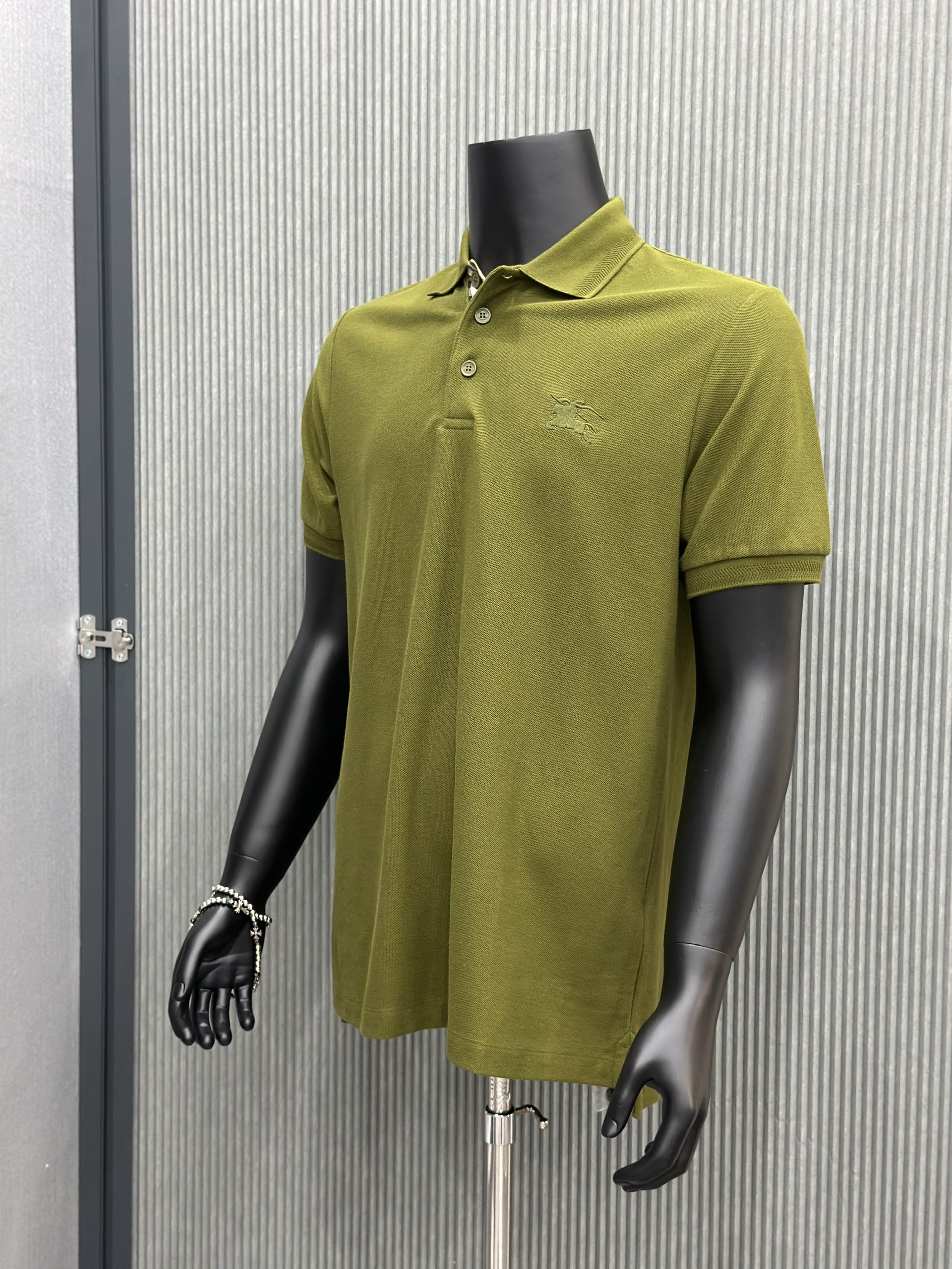 Áo polo Burberry BBR Xanh rêu logo ngựa thêu ngực phối kẻ sọc cổ Like Auth VTN