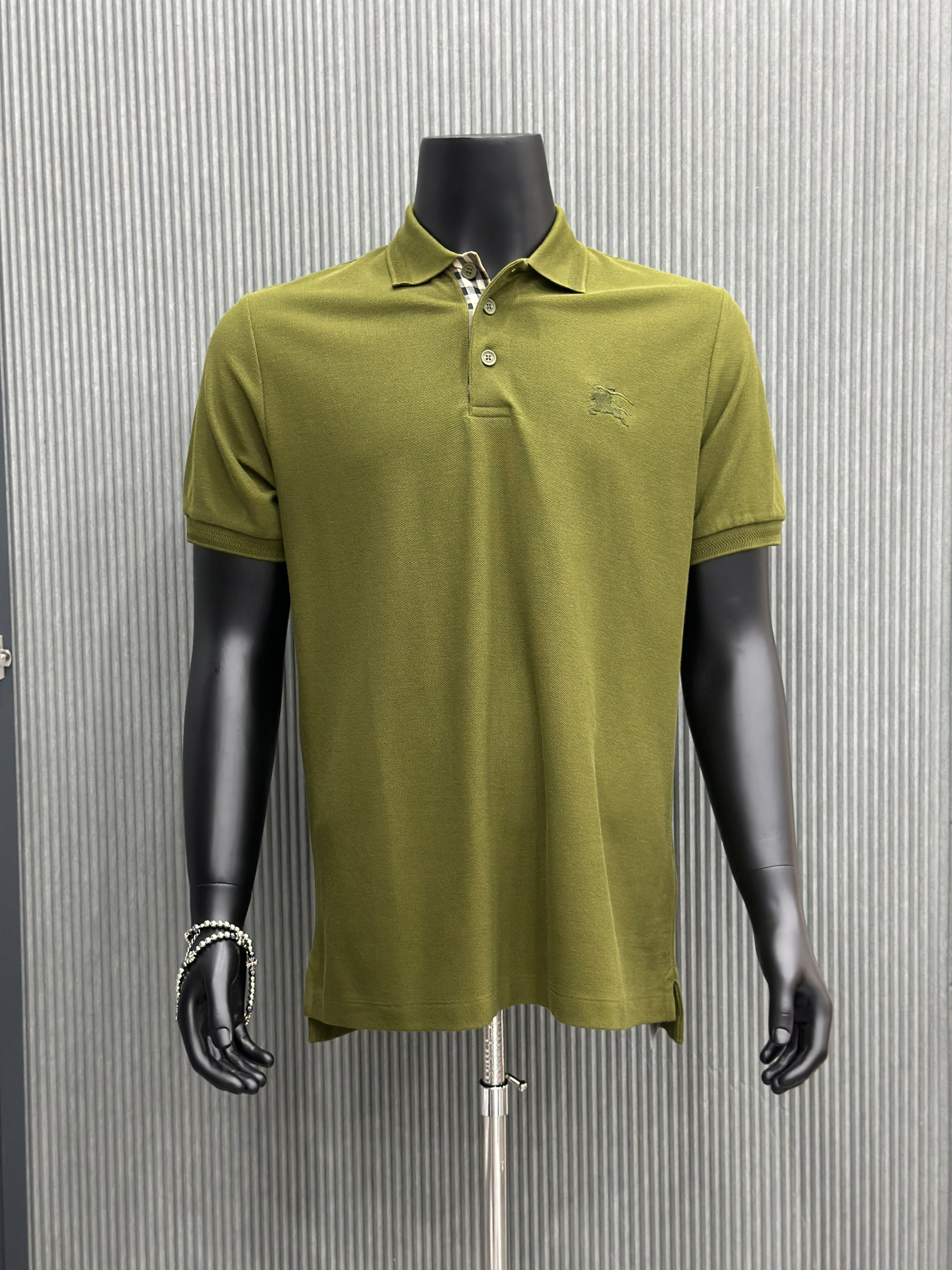 Áo polo Burberry BBR Xanh rêu logo ngựa thêu ngực phối kẻ sọc cổ Like Auth VTN