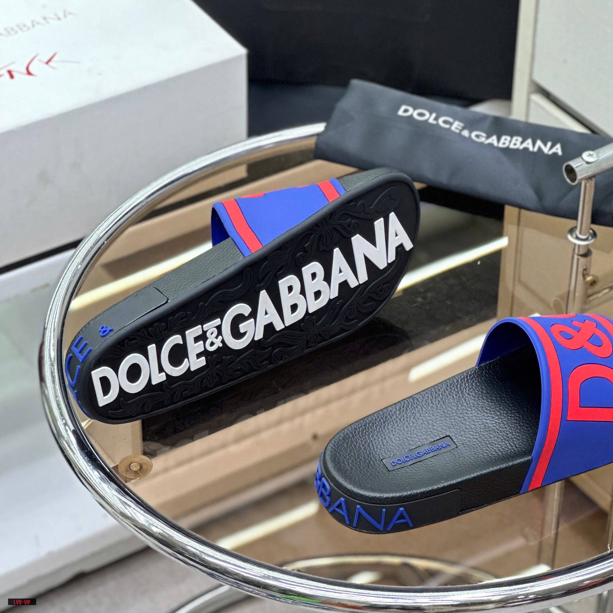 Dép lê quai ngang Dolce Gabbana DG 1984 Đen phối Xanh logo chữ Hồng Like Auth fullbox LVQ
