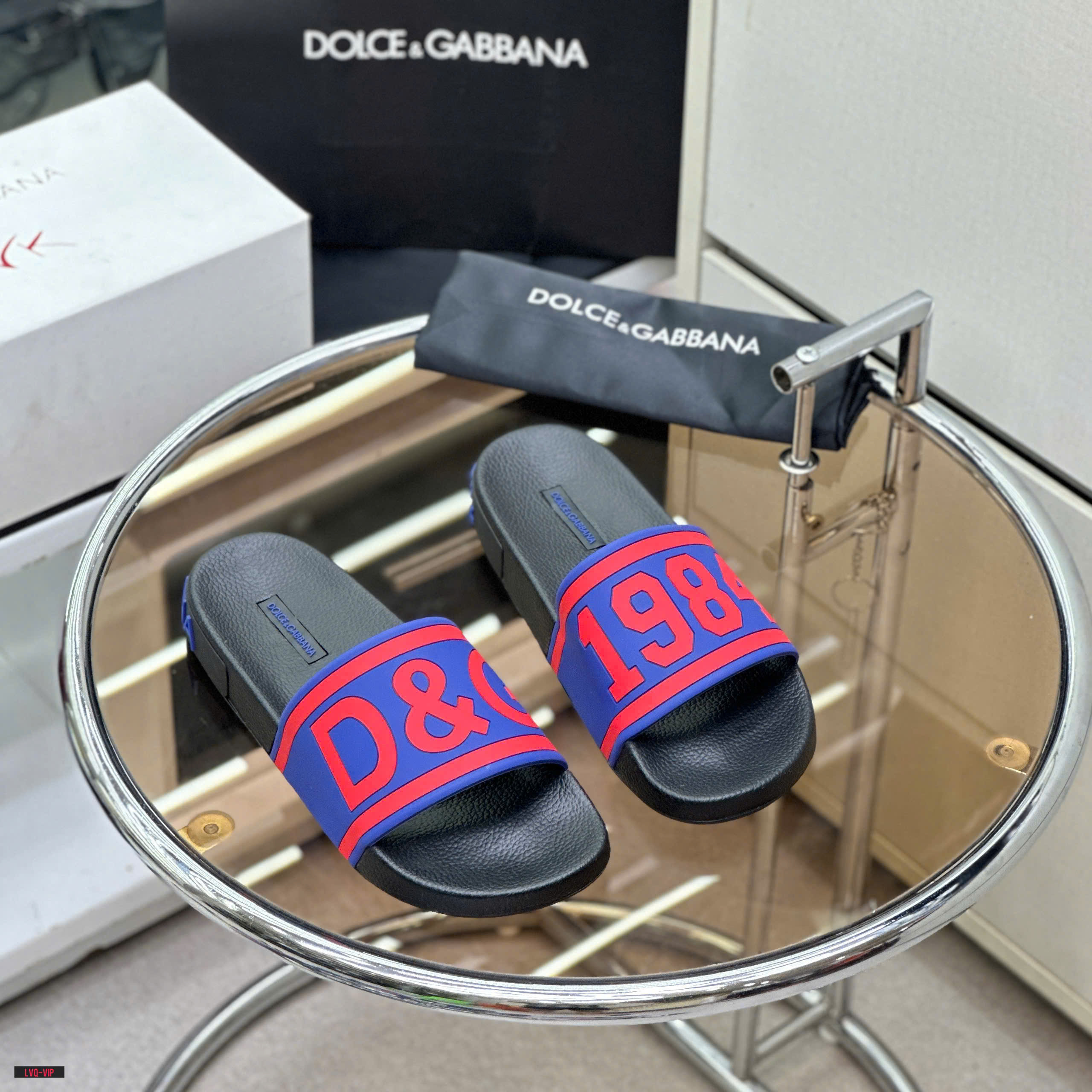 Dép lê quai ngang Dolce Gabbana DG 1984 Đen phối Xanh logo chữ Hồng Like Auth fullbox LVQ