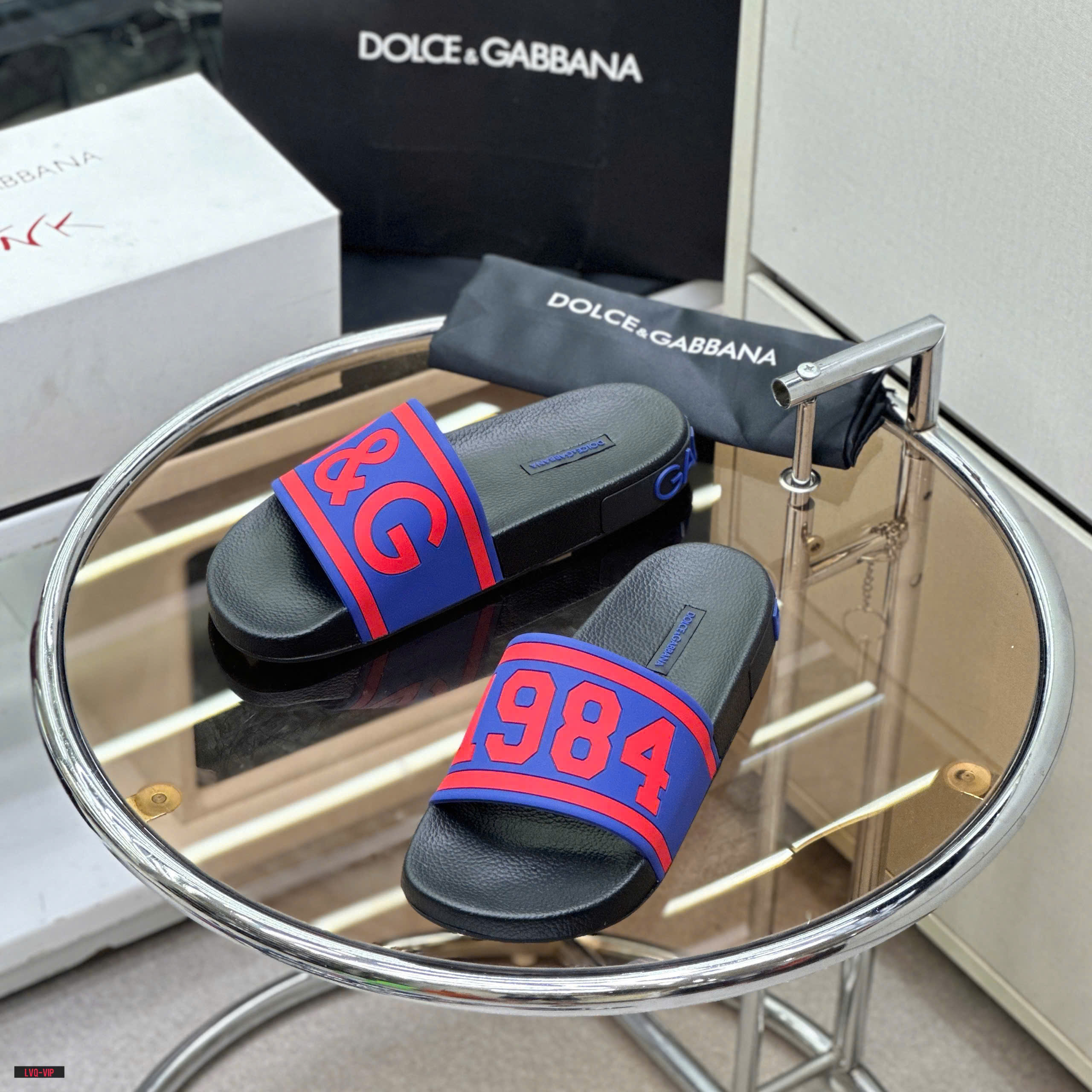Dép lê quai ngang Dolce Gabbana DG 1984 Đen phối Xanh logo chữ Hồng Like Auth fullbox LVQ