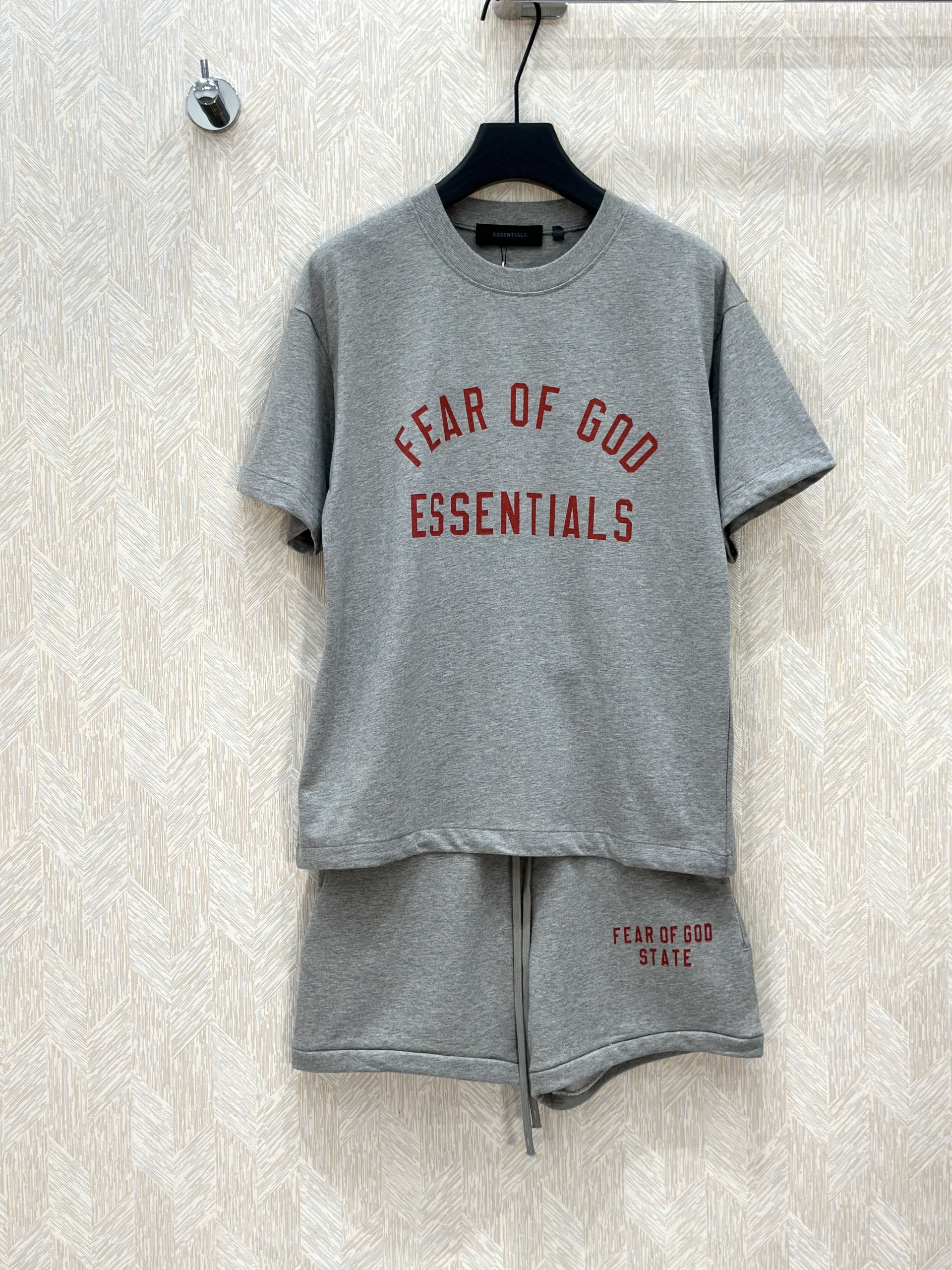 Bộ, Set hè Essentials Xám logo chữ Đỏ Like Auth on web VTN