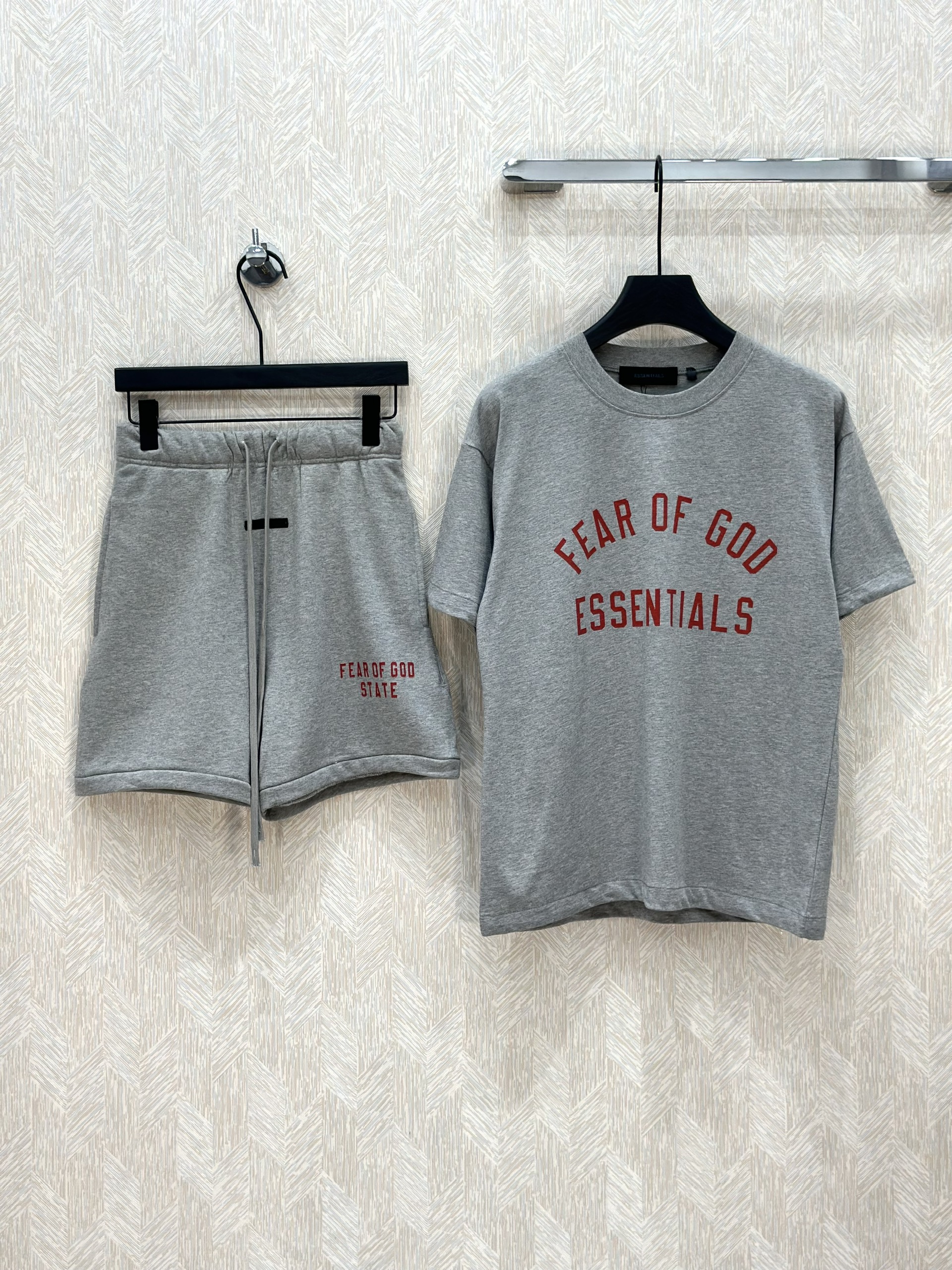 Bộ, Set hè Essentials Xám logo chữ Đỏ Like Auth on web VTN