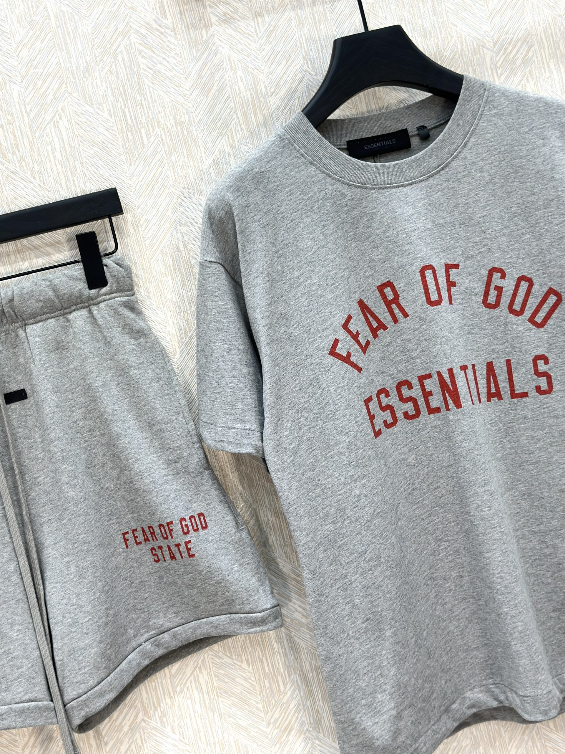 Bộ, Set hè Essentials Xám logo chữ Đỏ Like Auth on web VTN