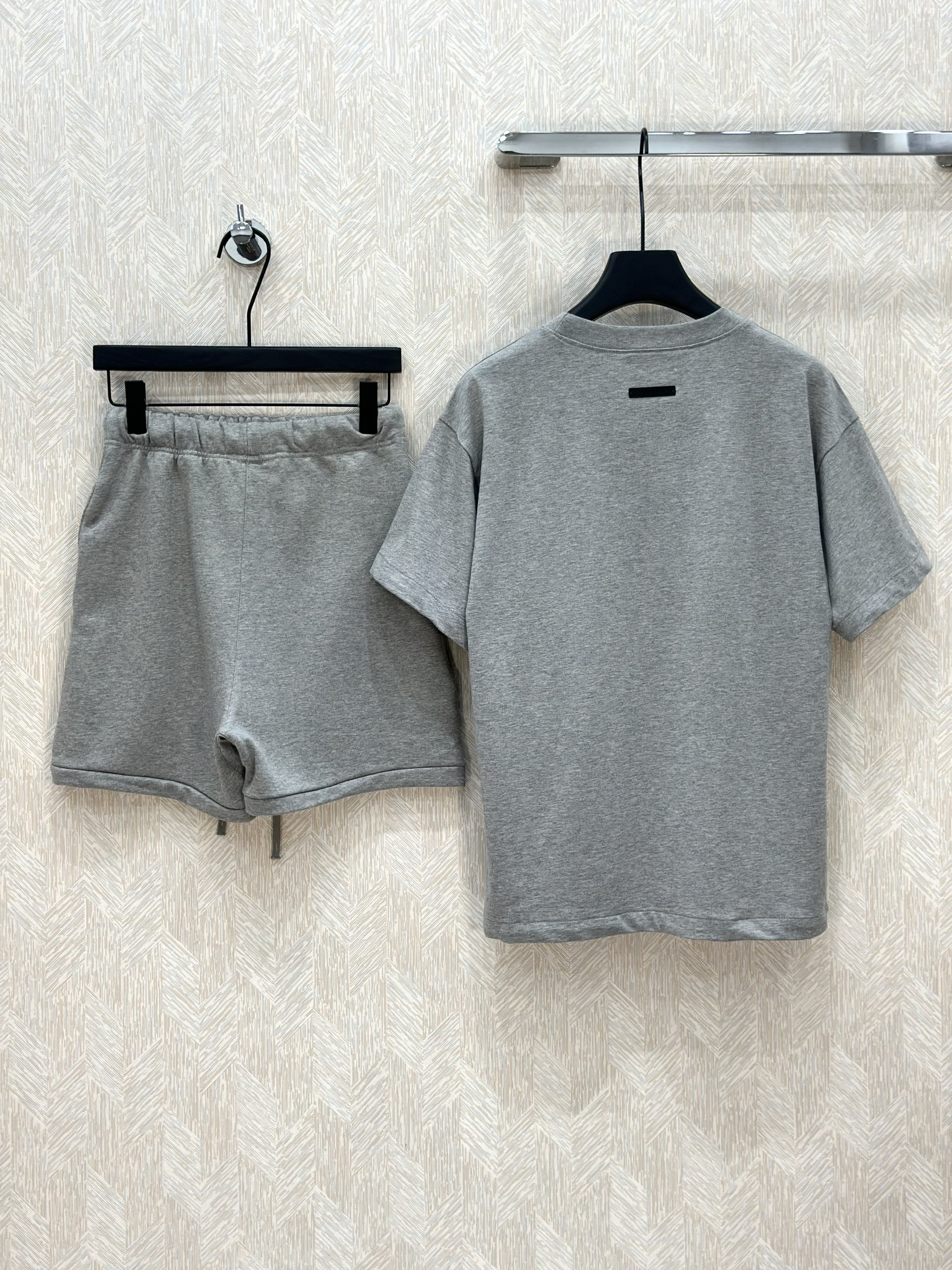 Bộ, Set hè Essentials Xám logo chữ Đỏ Like Auth on web VTN