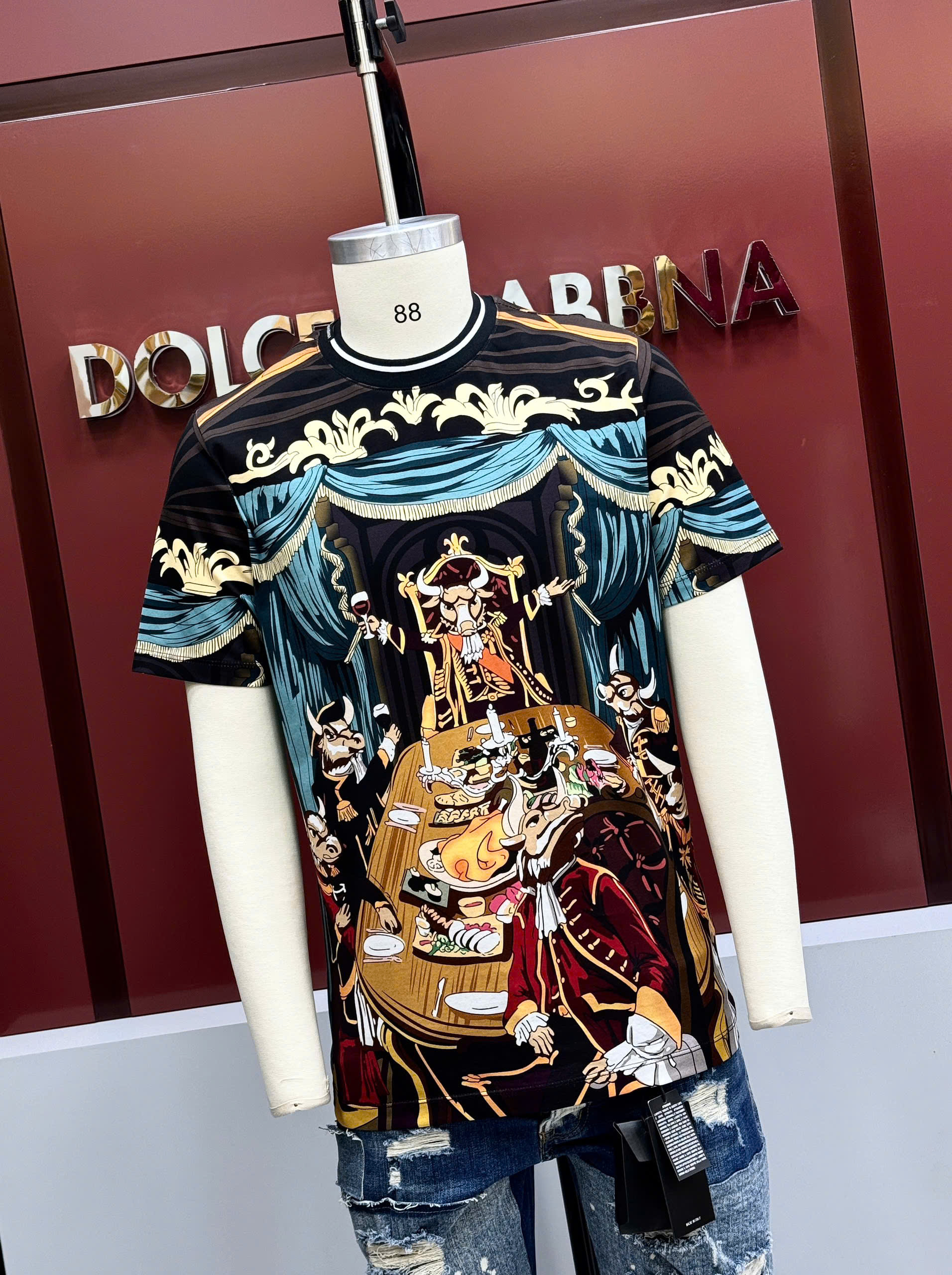 Áo phông T-shirt Dolce Gabbana DG họa tiết bàn tiệc Like Auth MK