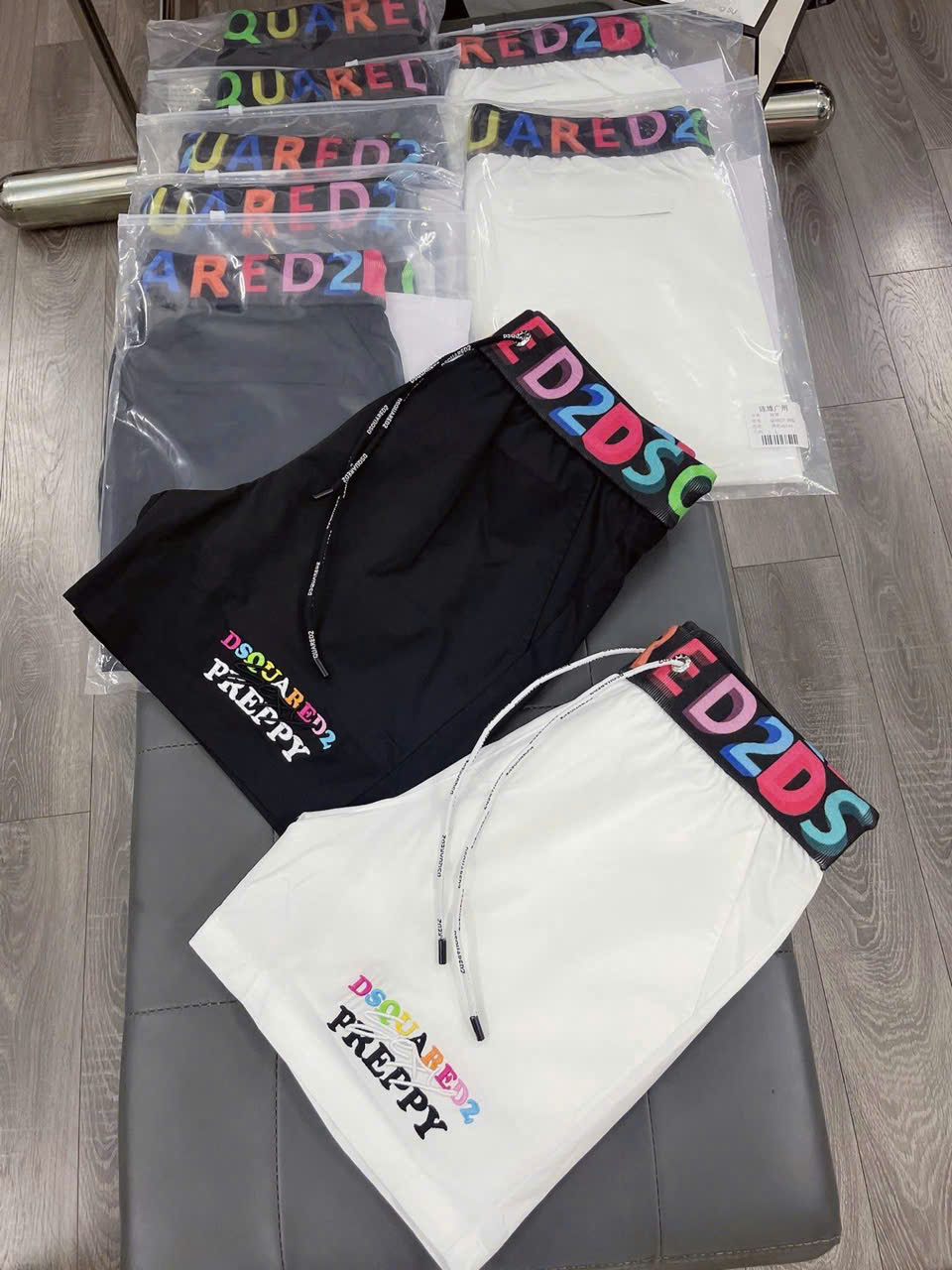 Quần short gió Dsquared2 DSQ2 logo chữ màu sắc cạp Like Auth MK