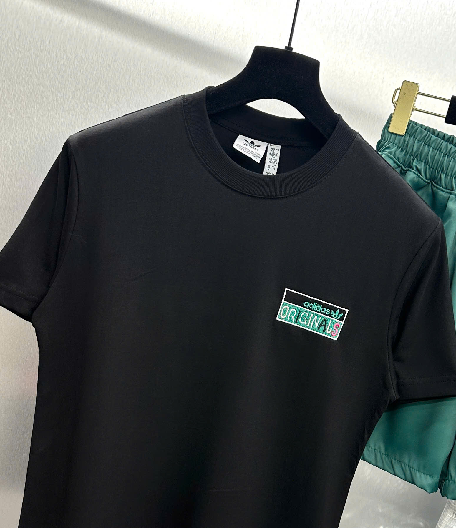 Bộ, set hè Adidas A logo chữ thêu ngực họa tiết lưng Like Auth NV