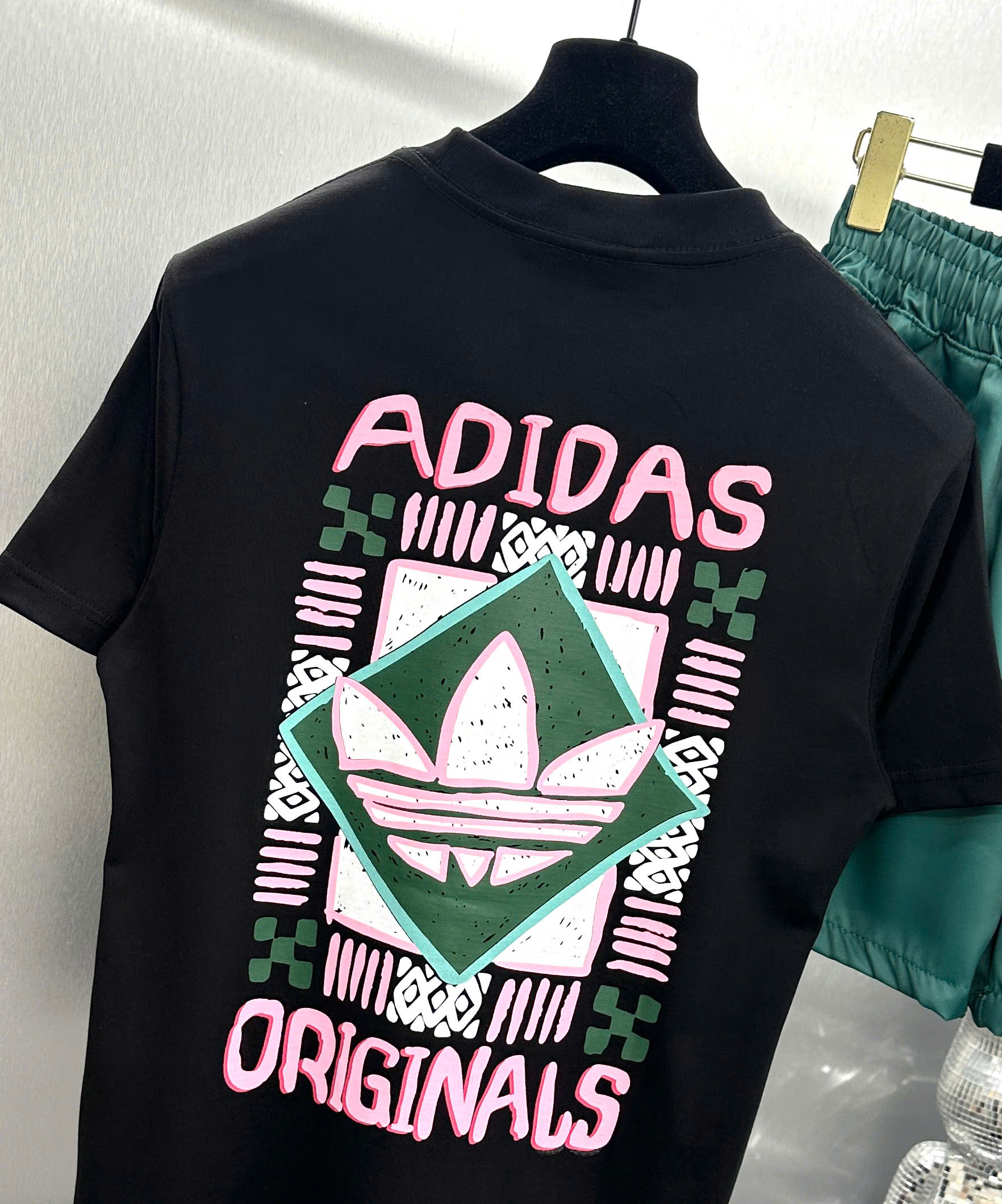 Bộ, set hè Adidas A logo chữ thêu ngực họa tiết lưng Like Auth NV