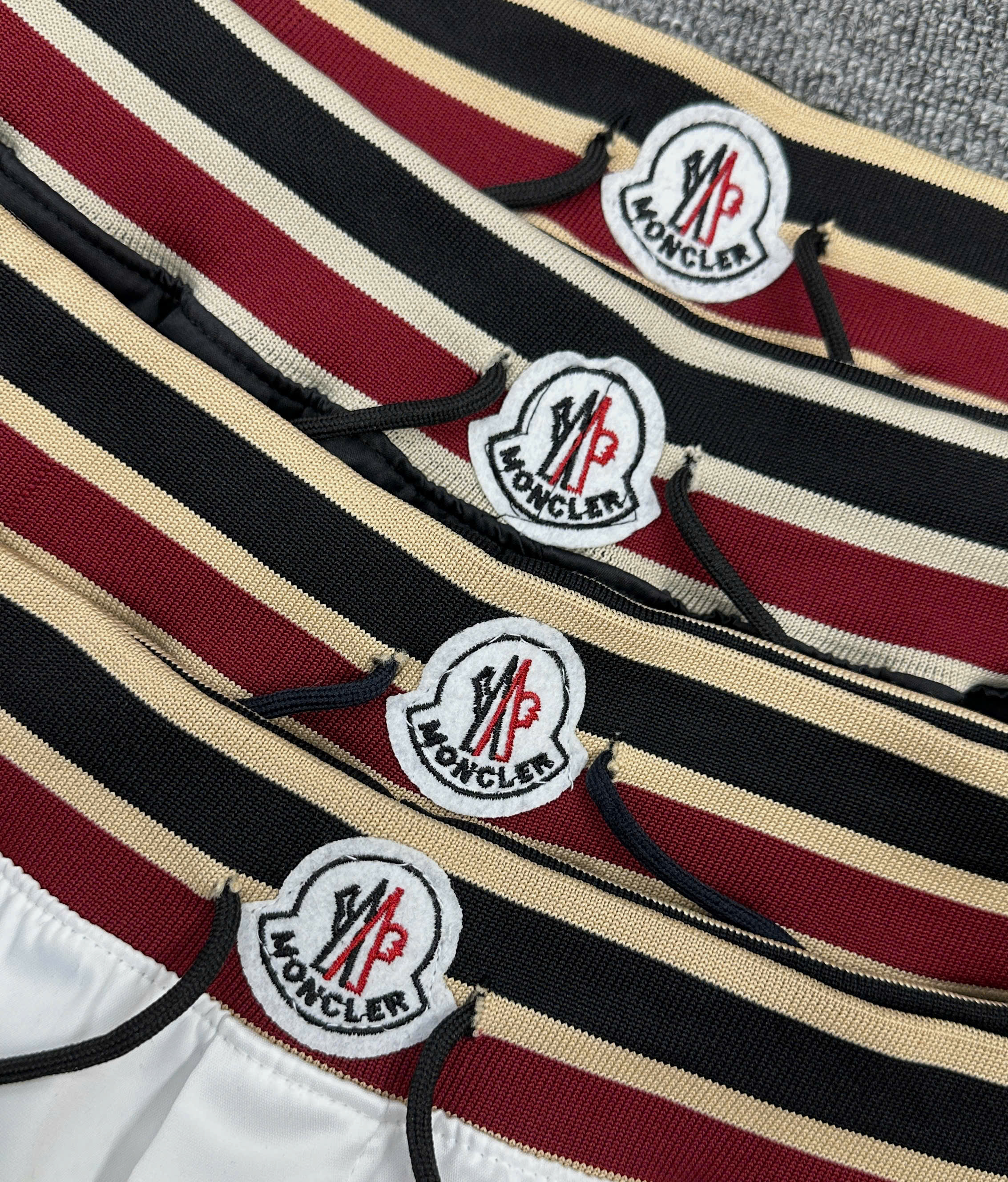 Bộ, set hè Moncler logo chữ thêu Like Auth NV