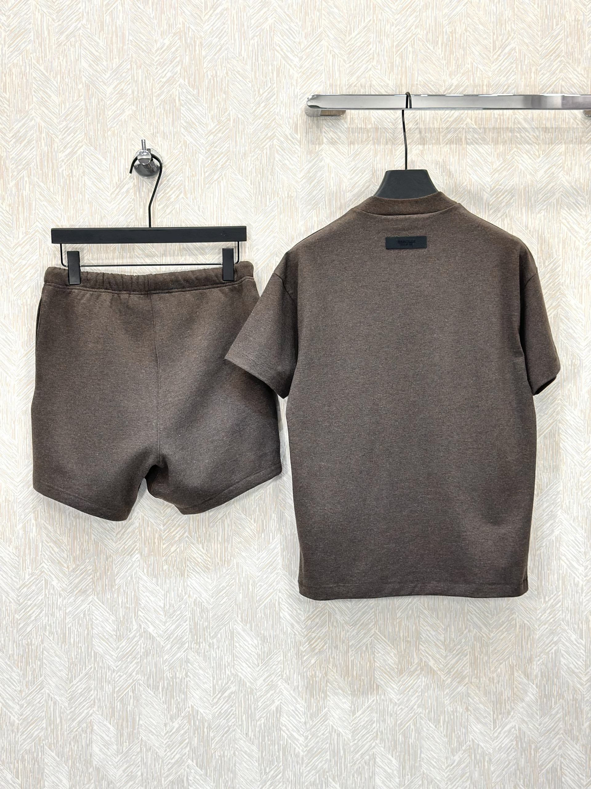 Bộ, Set hè Essentials Nâu logo chữ nổi Like Auth on web VTN